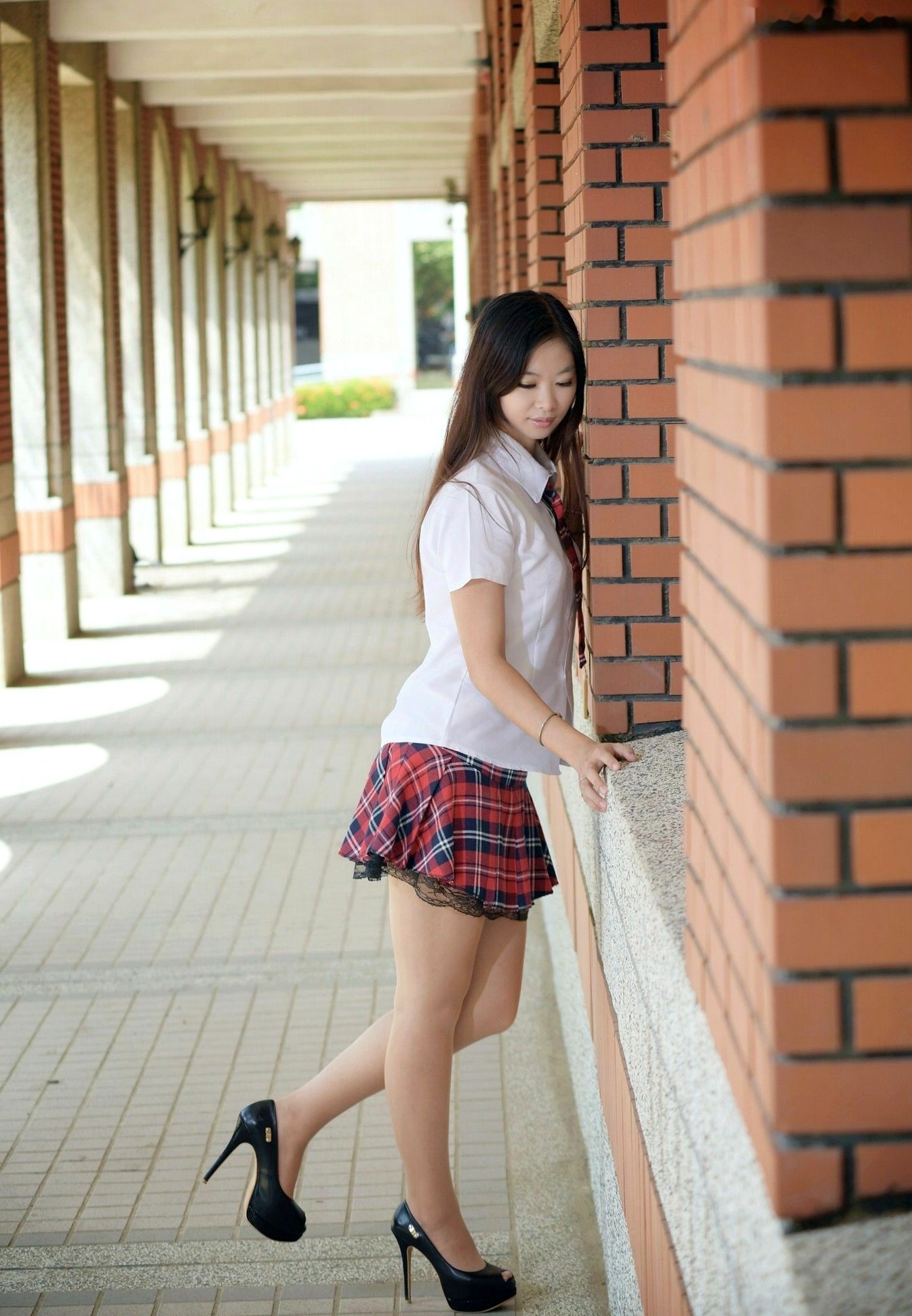 Gallery - 台湾正妹小雯成大校外拍制服写真，青春学妹校服诱惑秀精致美腿，清新校园风系列写真集台湾清纯制服校服美腿 女神私房照_秀色女神 - image 18