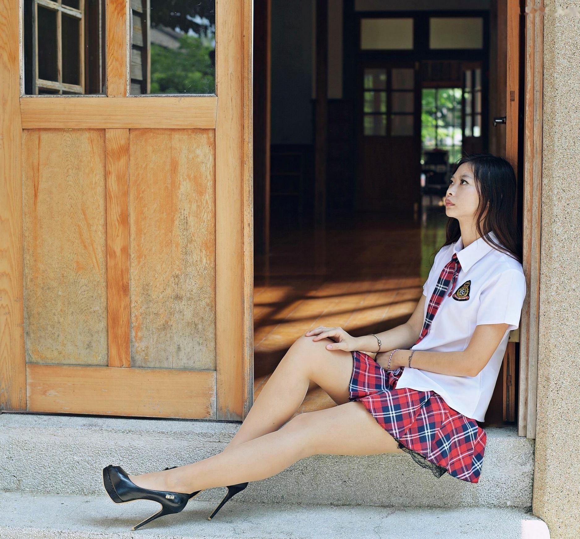 Gallery - 台湾正妹小雯成大校外拍制服写真，青春学妹校服诱惑秀精致美腿，清新校园风系列写真集台湾清纯制服校服美腿 女神私房照_秀色女神 - image 34