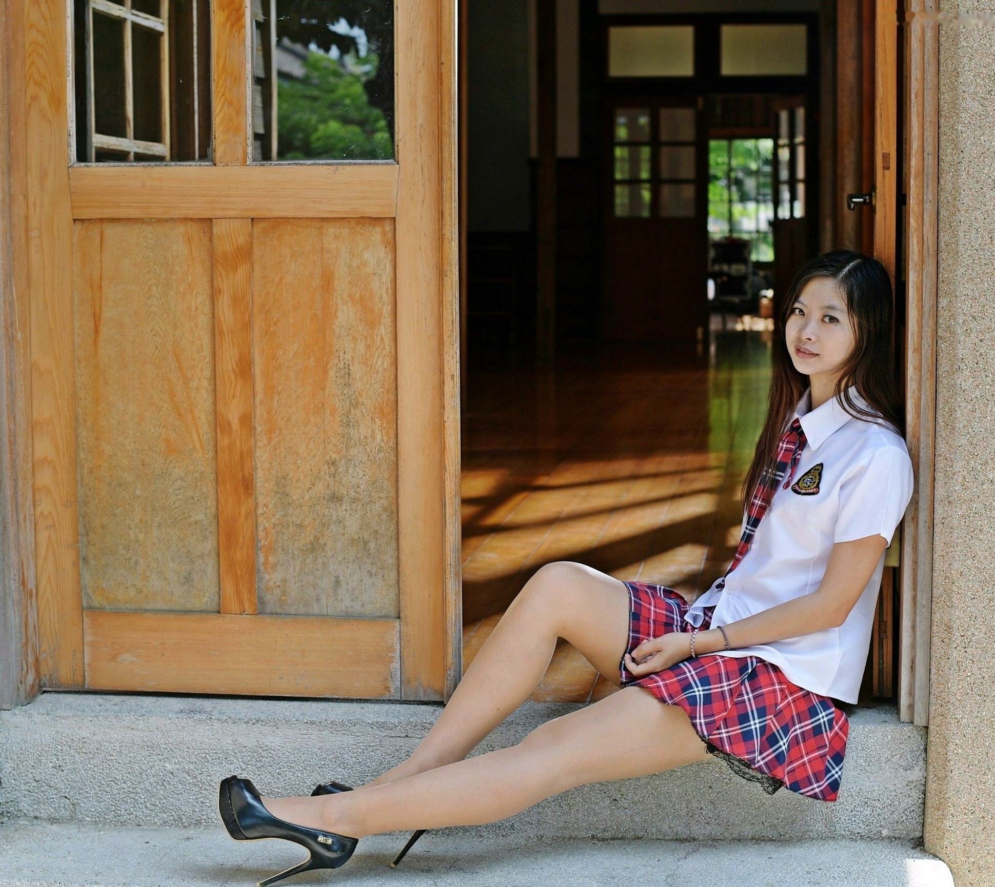 Gallery - 台湾正妹小雯成大校外拍制服写真，青春学妹校服诱惑秀精致美腿，清新校园风系列写真集台湾清纯制服校服美腿 女神私房照_秀色女神 - image 36