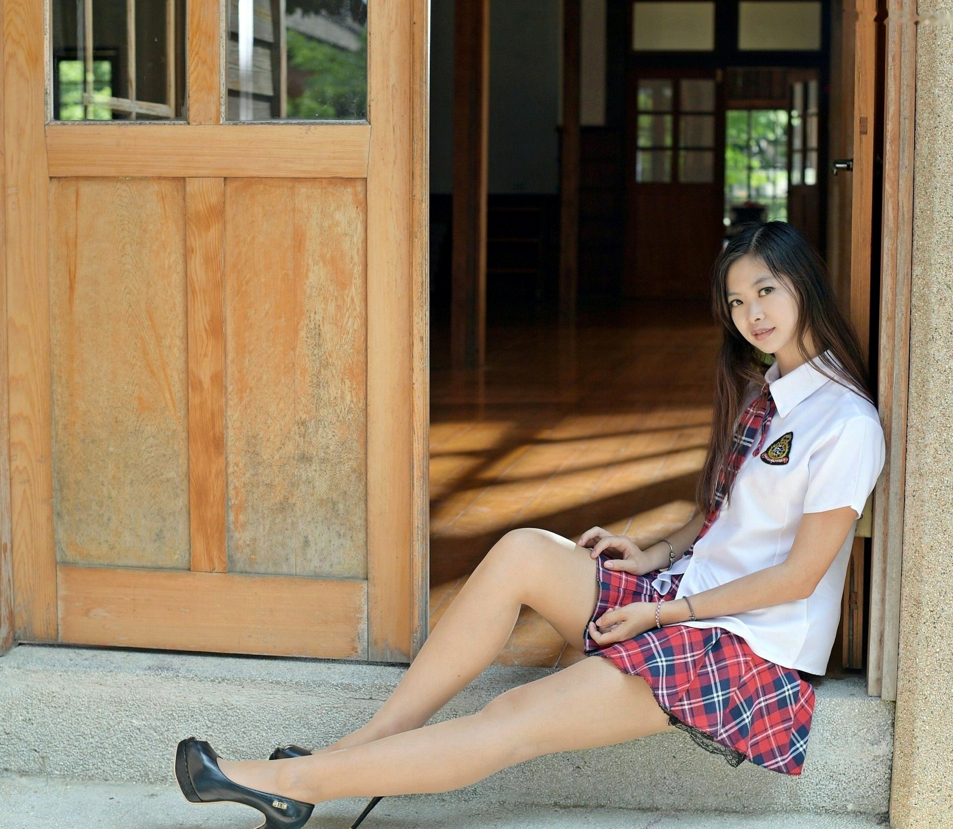 Gallery - 台湾正妹小雯成大校外拍制服写真，青春学妹校服诱惑秀精致美腿，清新校园风系列写真集台湾清纯制服校服美腿 女神私房照_秀色女神 - image 37