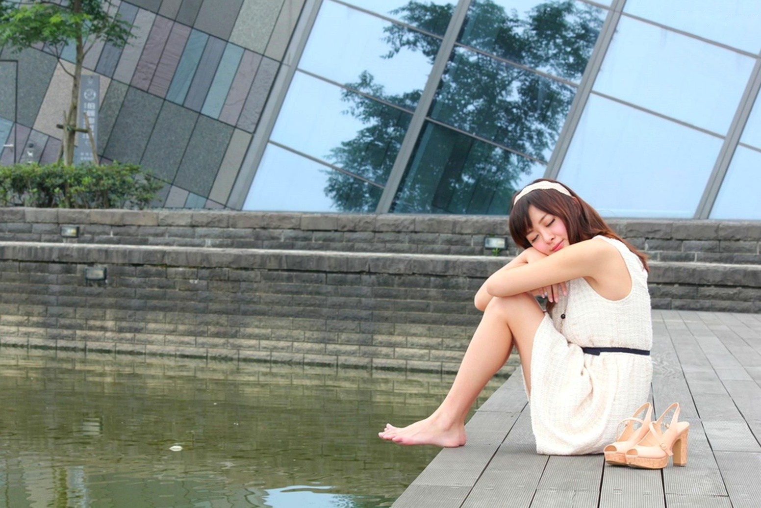 Gallery - 台湾正妹小梦《烏石港外拍》清新粉色露肩礼服展现甜美气质，铁道与港口风光下灵动可爱，纯净治愈的户外写真集台湾清新户外治愈系女神 女神私房照_秀色女神 - image 12