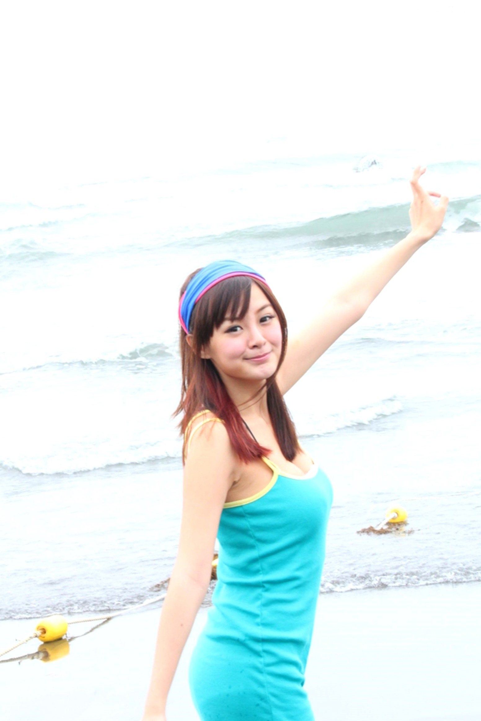 Gallery - 台湾正妹小梦《烏石港外拍》清新粉色露肩礼服展现甜美气质，铁道与港口风光下灵动可爱，纯净治愈的户外写真集台湾清新户外治愈系女神 女神私房照_秀色女神 - image 28