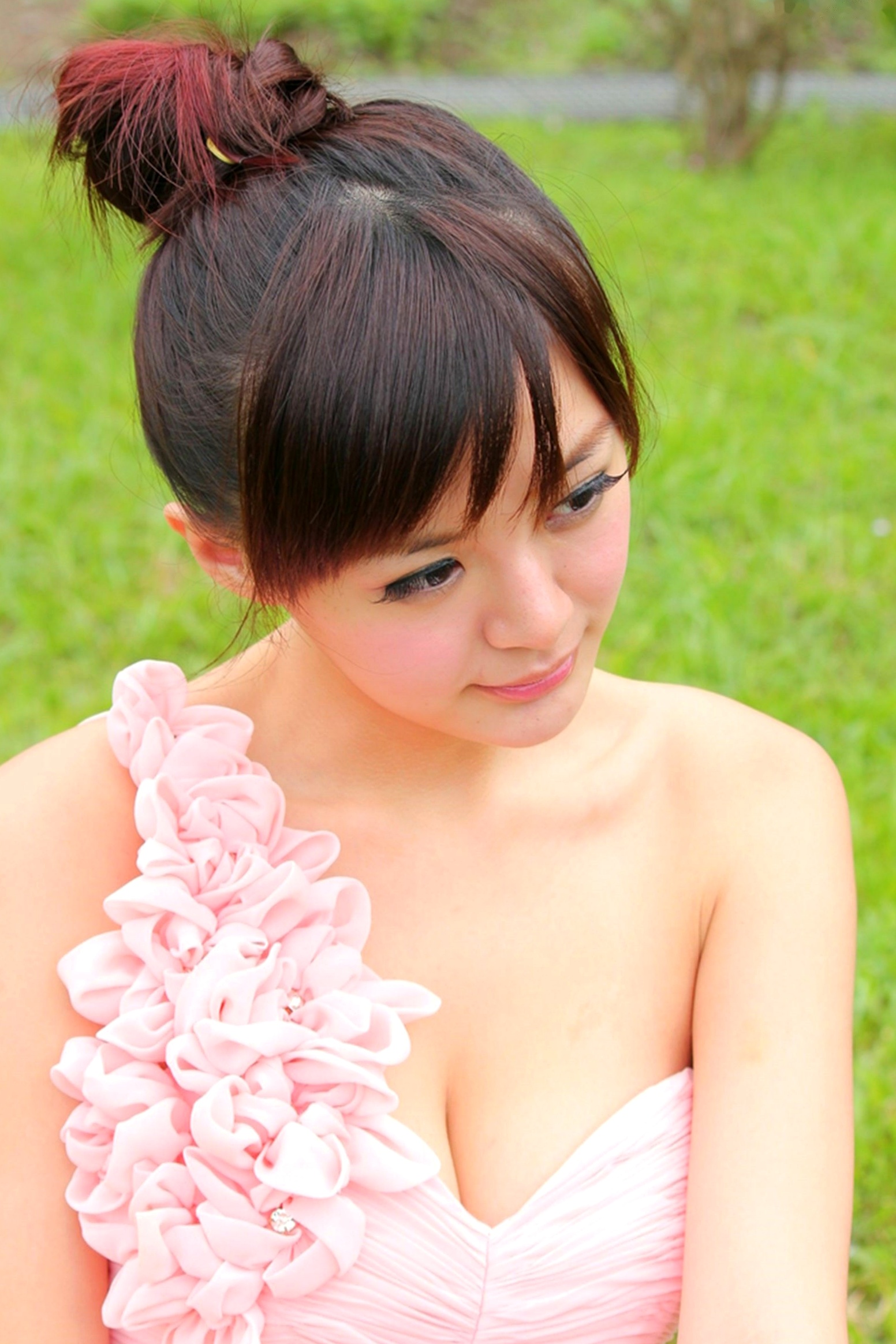 Gallery - 台湾正妹小梦《烏石港外拍》清新粉色露肩礼服展现甜美气质，铁道与港口风光下灵动可爱，纯净治愈的户外写真集台湾清新户外治愈系女神 女神私房照_秀色女神 - image 37