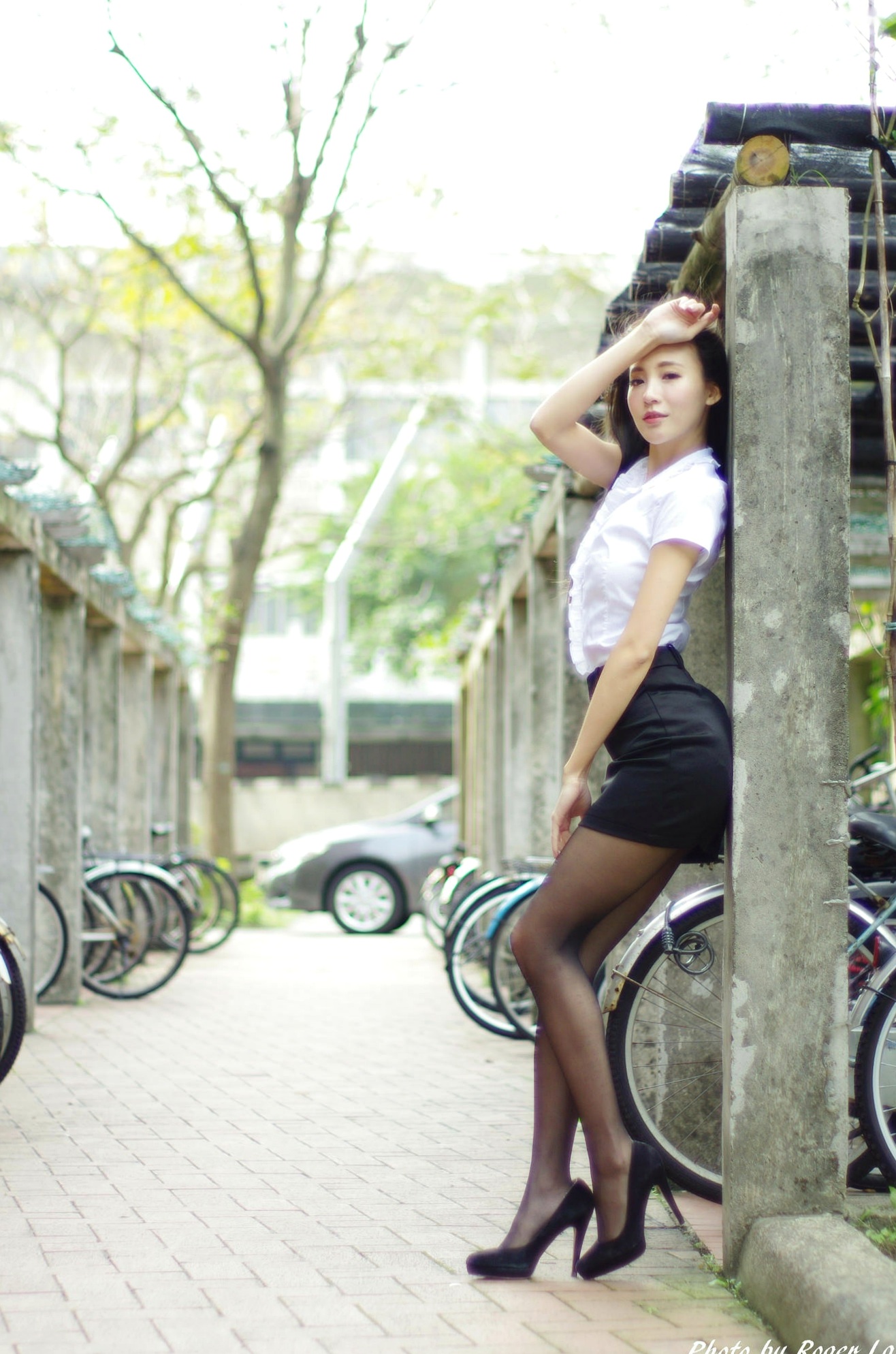 Gallery - 台湾正妹Anber小安柏黑丝OL与教官制服写真：教室户外演绎制服诱惑展现完美长腿气质女神台湾制服黑丝气质美腿 女神私房照_秀色女神 - image 14