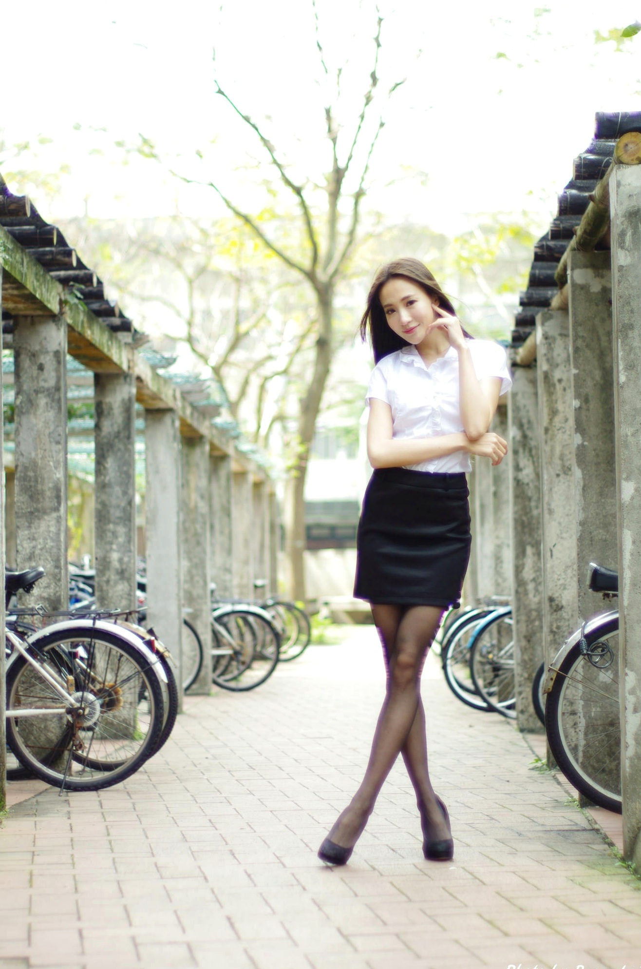 Gallery - 台湾正妹Anber小安柏黑丝OL与教官制服写真：教室户外演绎制服诱惑展现完美长腿气质女神台湾制服黑丝气质美腿 女神私房照_秀色女神 - image 15