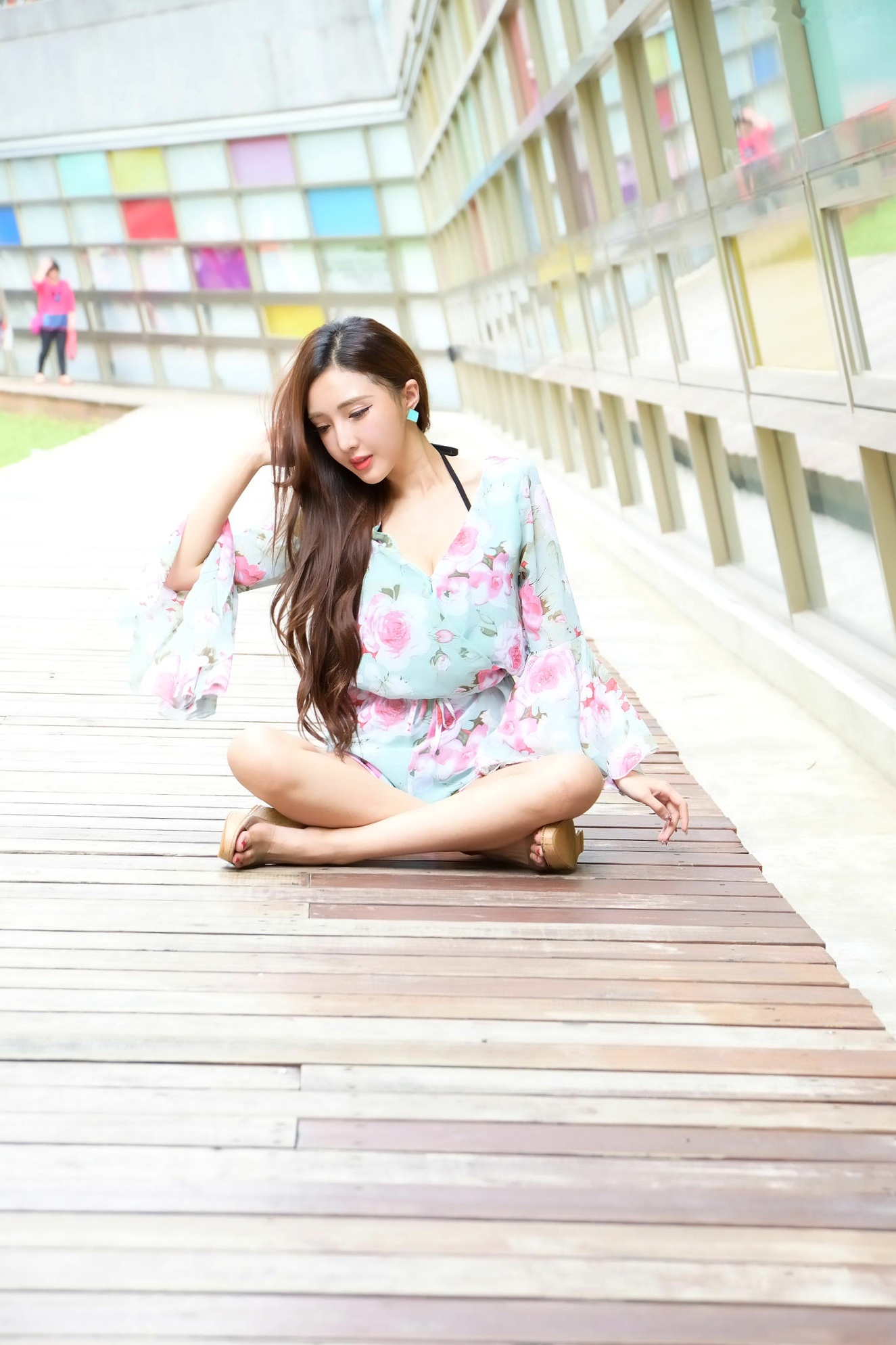 Gallery - 台湾正妹赵芸Syuan《优雅女神》户外庭园写真集，白色露背吊带裙展现迷人身姿 [52P]台湾户外女神极品气质 女神私房照_秀色女神 - image 7