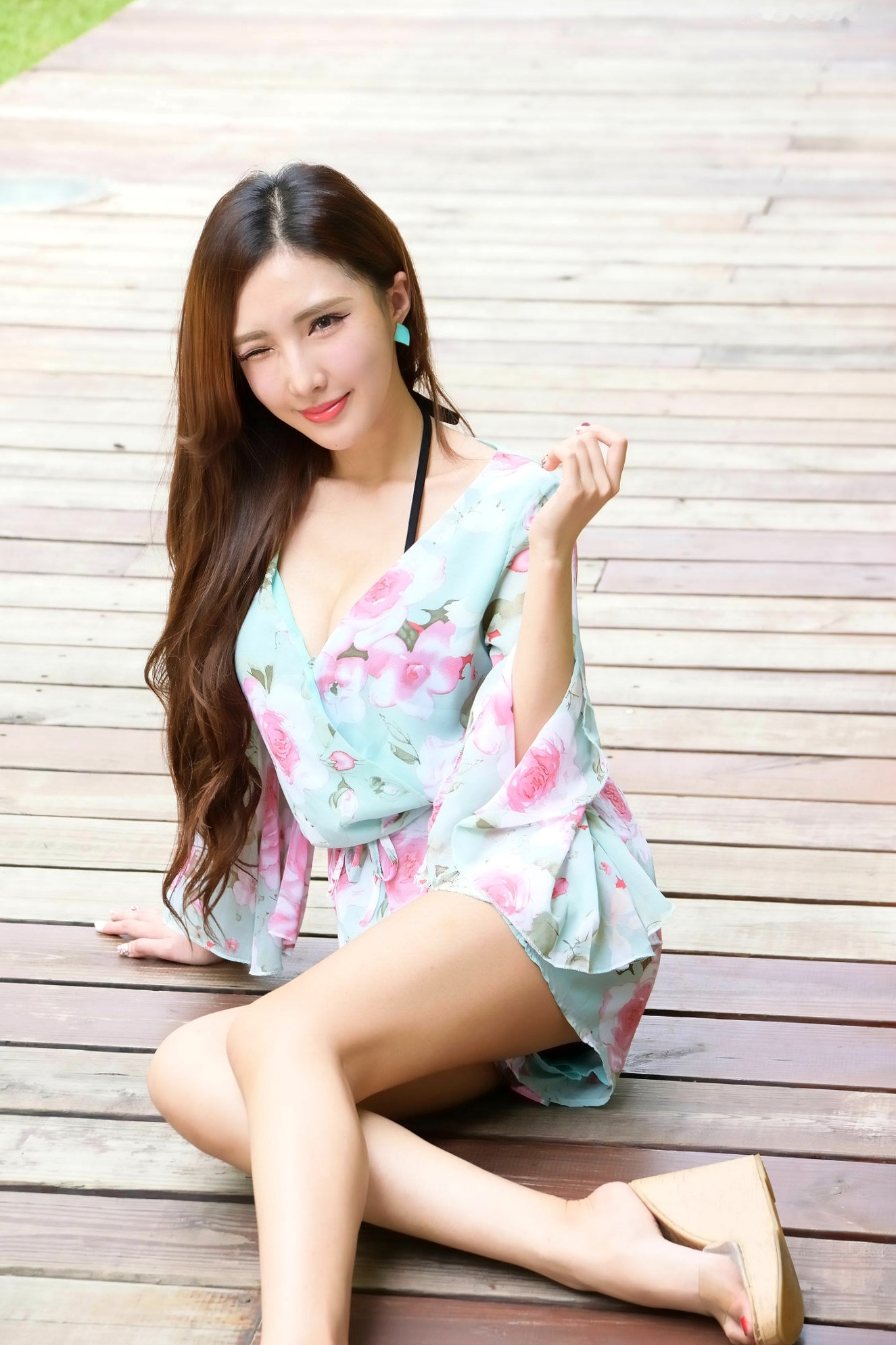 Gallery - 台湾正妹赵芸Syuan《优雅女神》户外庭园写真集，白色露背吊带裙展现迷人身姿 [52P]台湾户外女神极品气质 女神私房照_秀色女神 - image 9