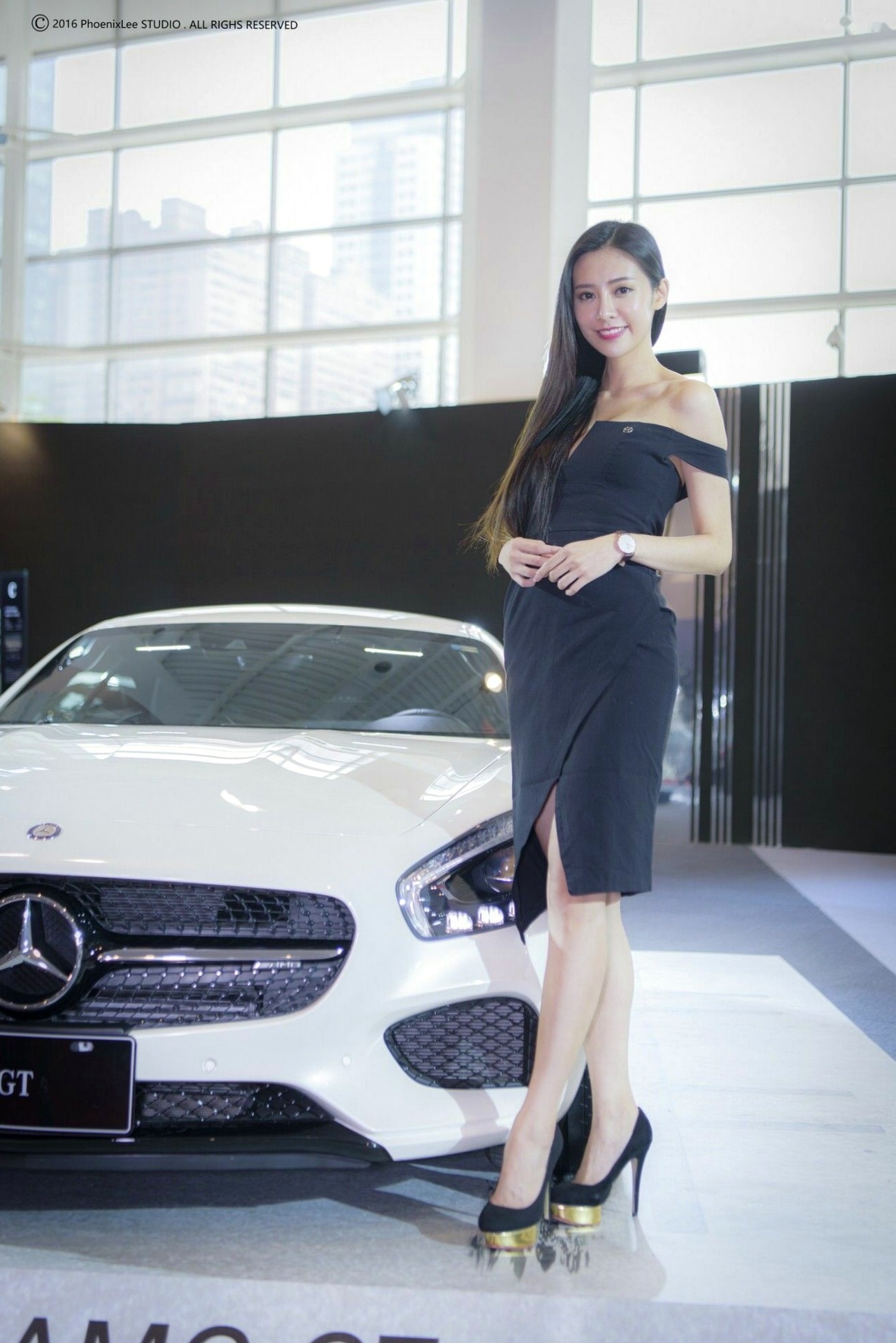 Gallery - 2017高雄新车大展美女车模高清图集，台湾气质正妹身着职业礼服秀美腿，高端车展现场实拍[65P]台湾气质美腿丝袜性感 女神私房照_秀色女神 - image 18