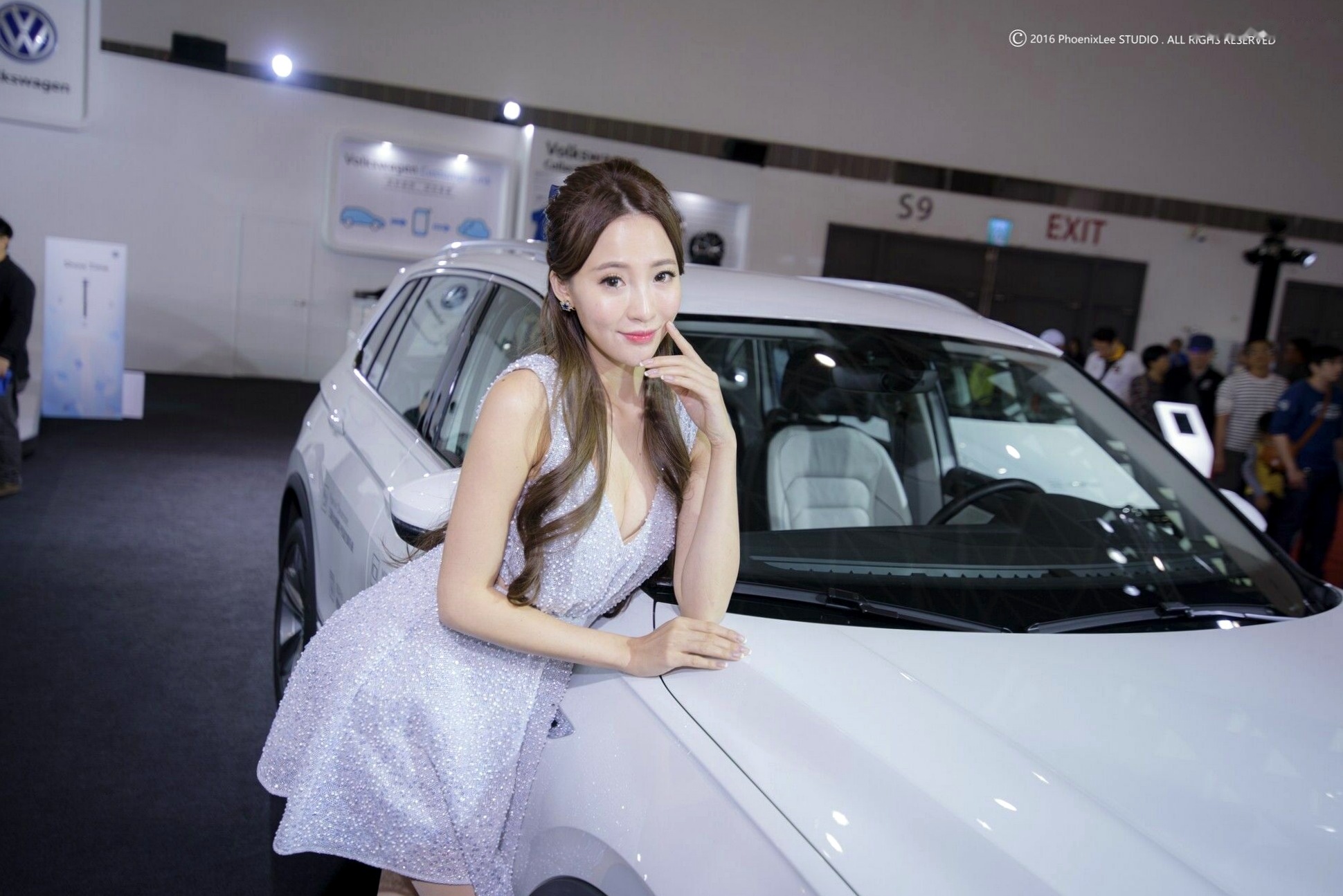 Gallery - 2017高雄新车大展美女车模高清图集，台湾气质正妹身着职业礼服秀美腿，高端车展现场实拍[65P]台湾气质美腿丝袜性感 女神私房照_秀色女神 - image 63