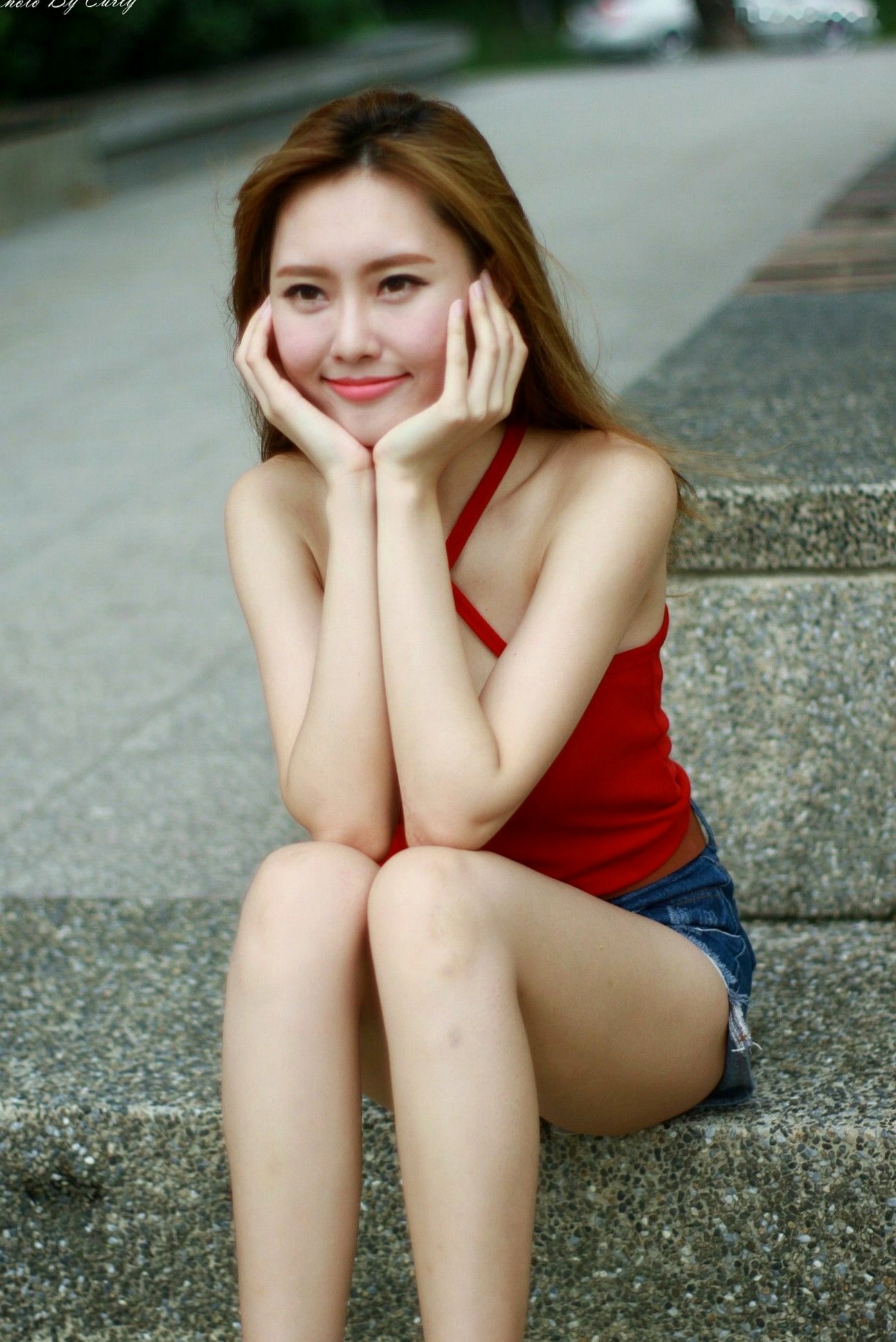 Gallery - 台湾正妹郭珉妏Queenie户外街拍写真，清新纯白露背裙与甜美笑容，灵动气质演绎唯美潮流街拍人像台湾街拍清新气质治愈系 女神私房照_秀色女神 - image 56