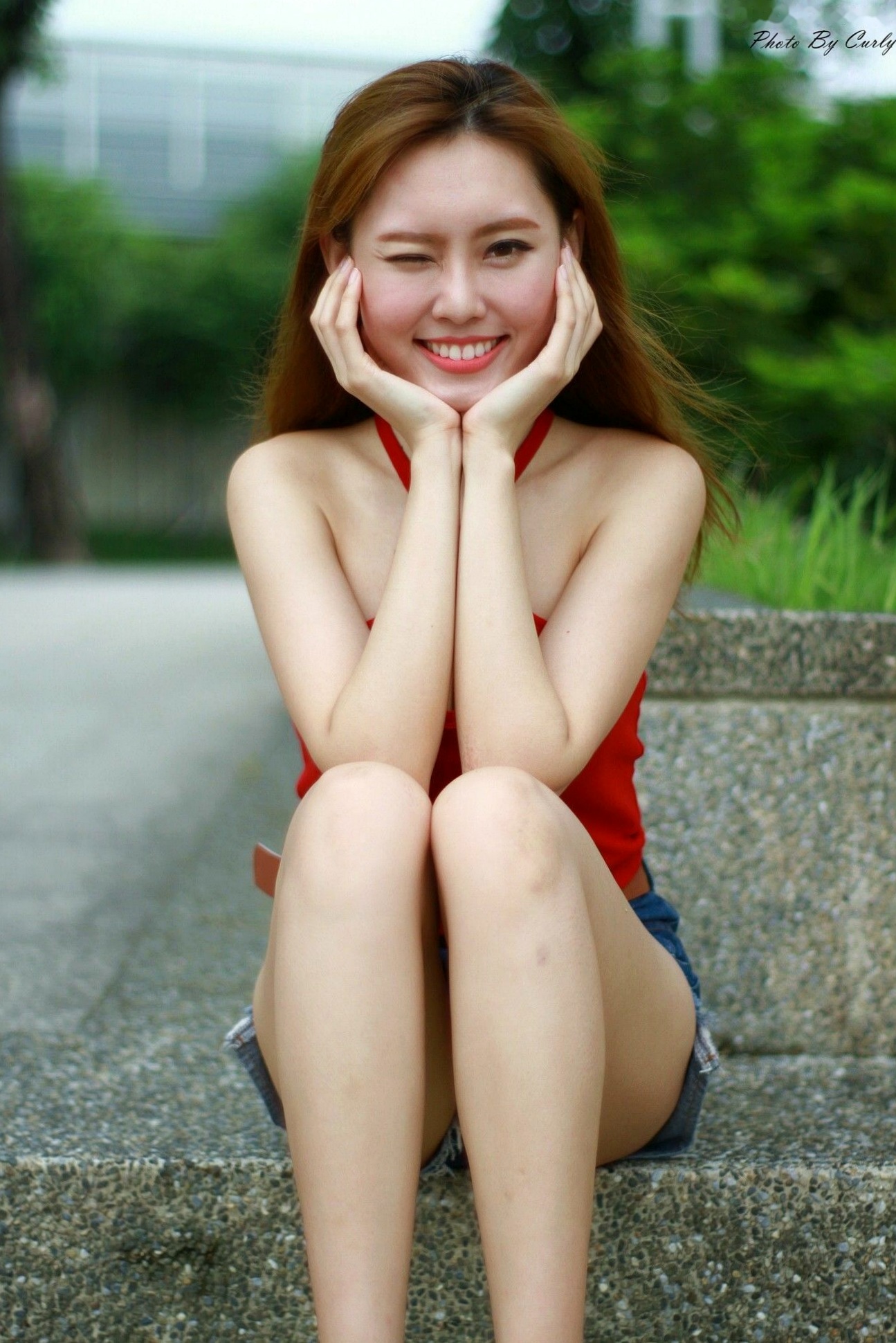 Gallery - 台湾正妹郭珉妏Queenie户外街拍写真，清新纯白露背裙与甜美笑容，灵动气质演绎唯美潮流街拍人像台湾街拍清新气质治愈系 女神私房照_秀色女神 - image 58