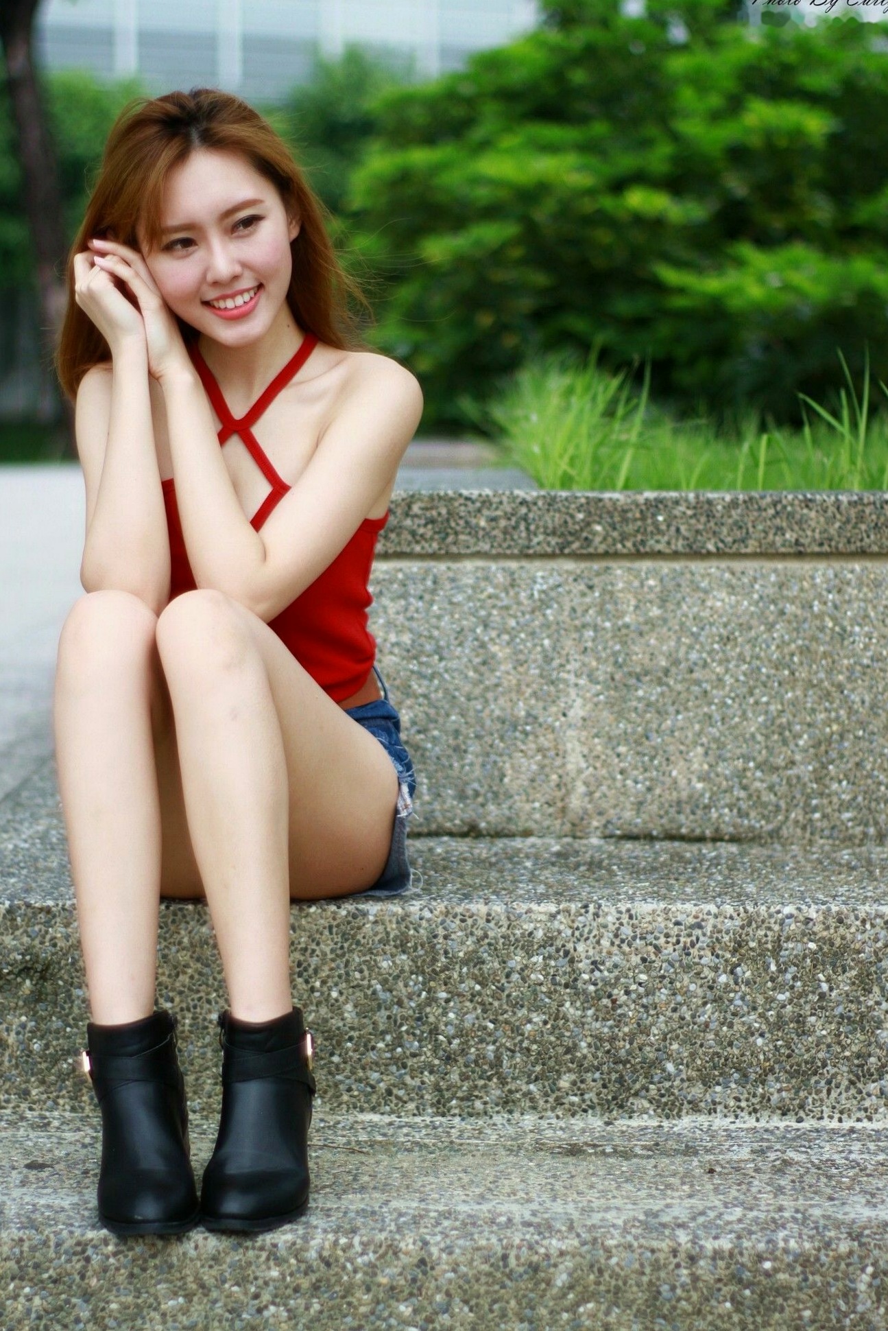 Gallery - 台湾正妹郭珉妏Queenie户外街拍写真，清新纯白露背裙与甜美笑容，灵动气质演绎唯美潮流街拍人像台湾街拍清新气质治愈系 女神私房照_秀色女神 - image 60