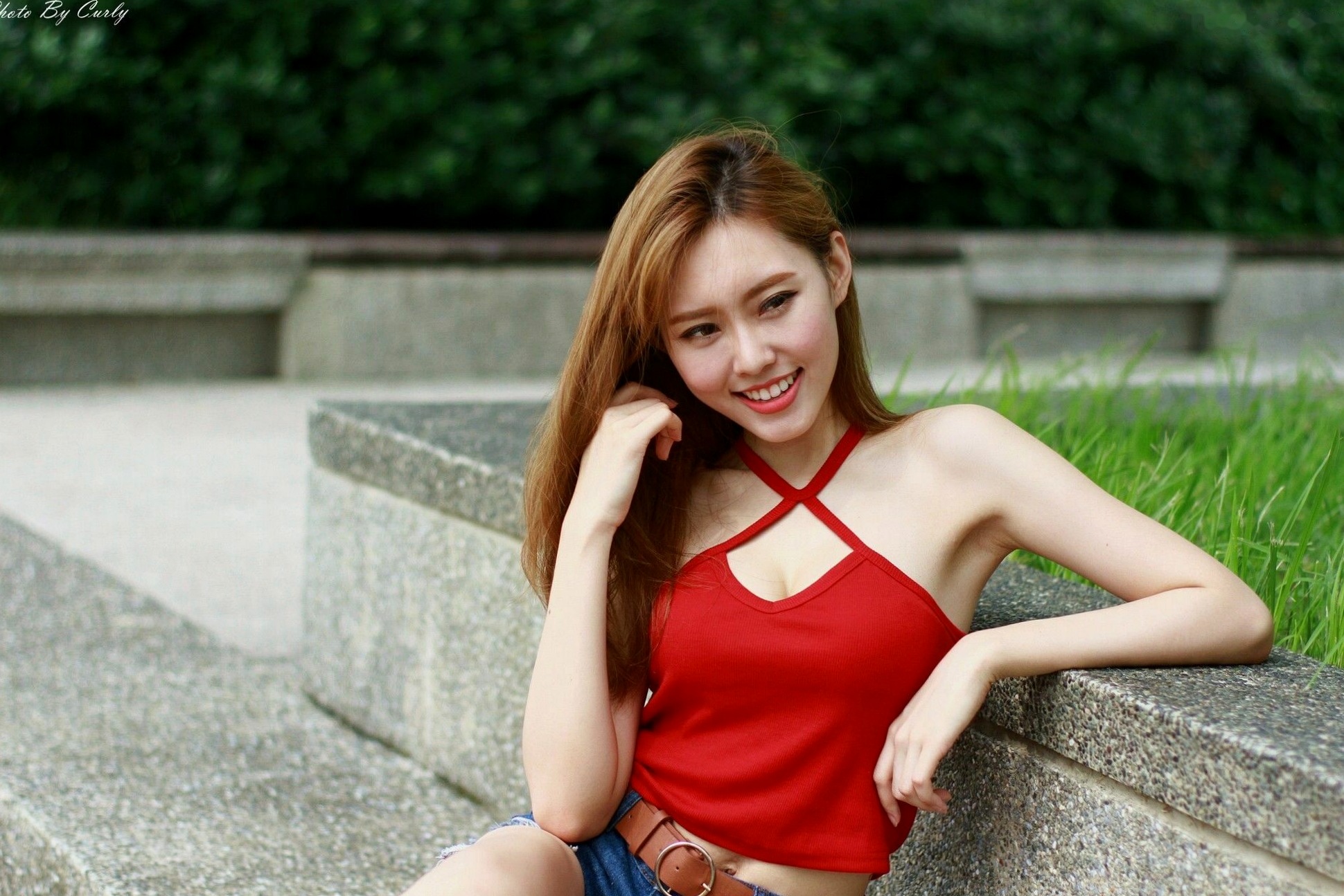 Gallery - 台湾正妹郭珉妏Queenie户外街拍写真，清新纯白露背裙与甜美笑容，灵动气质演绎唯美潮流街拍人像台湾街拍清新气质治愈系 女神私房照_秀色女神 - image 66
