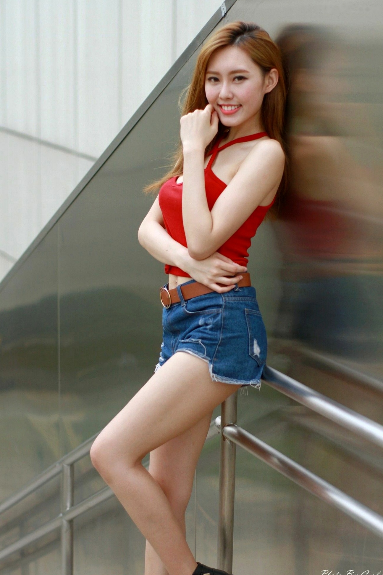 Gallery - 台湾正妹郭珉妏Queenie户外街拍写真，清新纯白露背裙与甜美笑容，灵动气质演绎唯美潮流街拍人像台湾街拍清新气质治愈系 女神私房照_秀色女神 - image 71