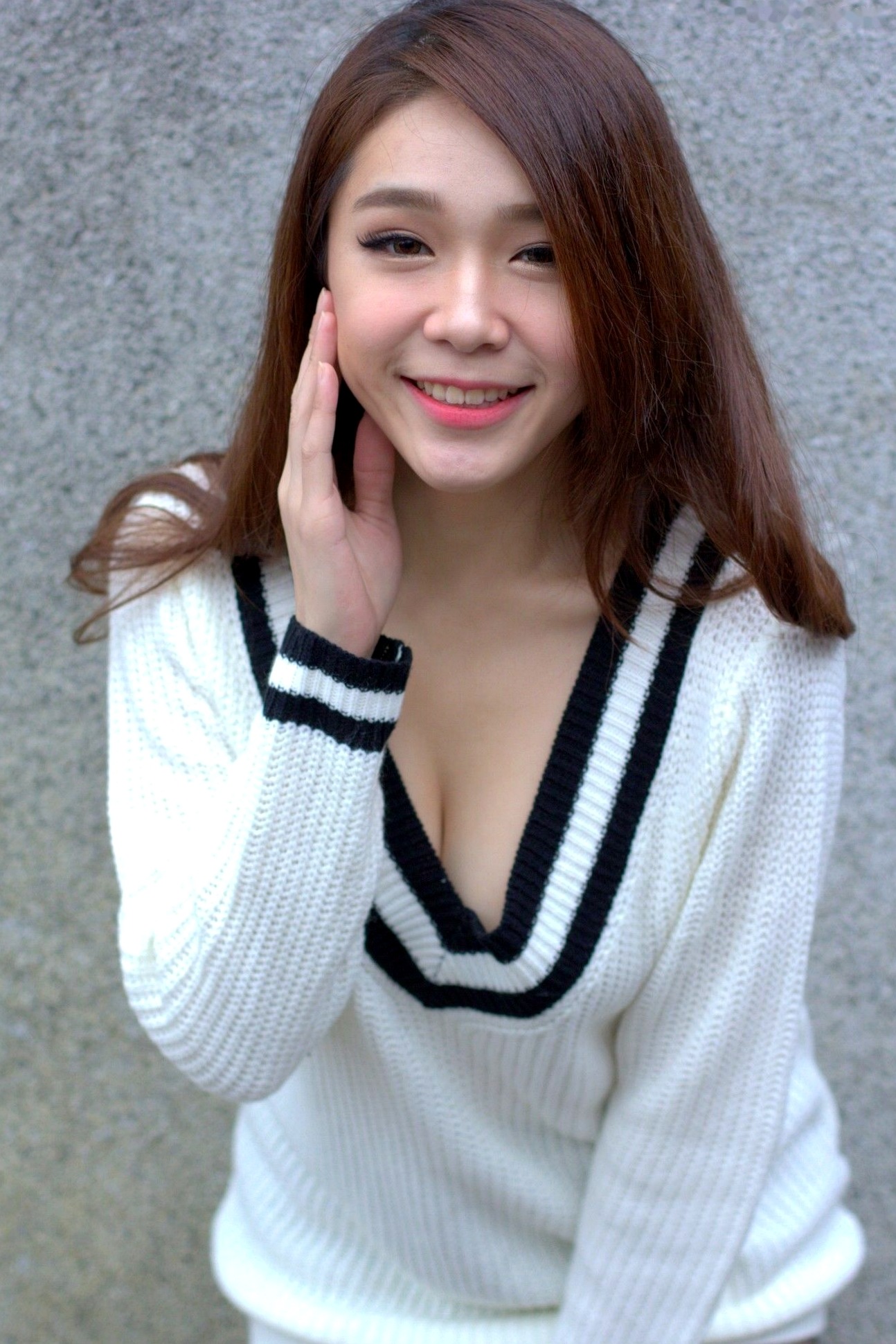 台湾正妹Baby66：温婉针织衫搭配性感黑丝，户外阶梯下的潮流街拍写真集[87P]