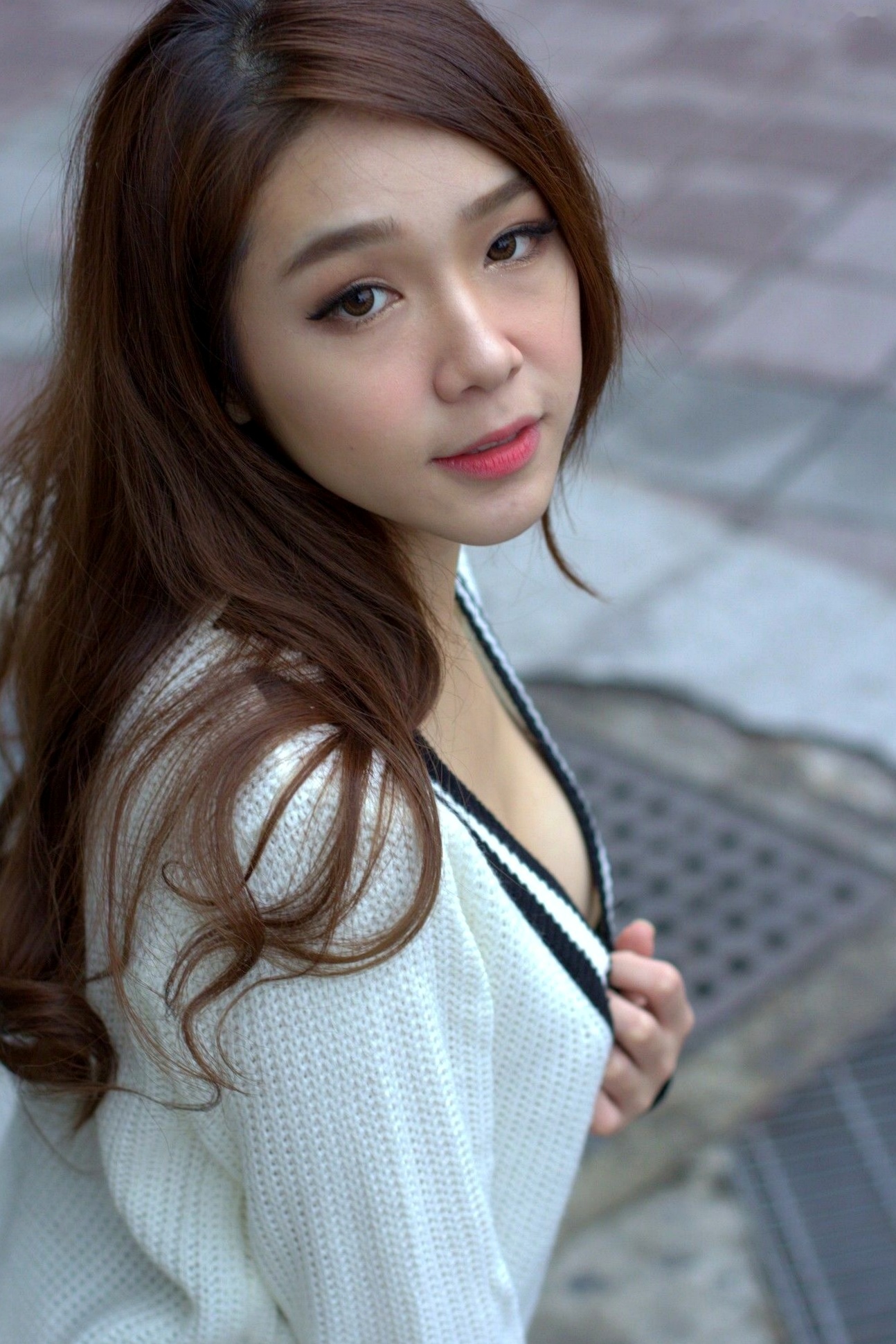 台湾正妹Baby66：温婉针织衫搭配性感黑丝，户外阶梯下的潮流街拍写真集[87P]