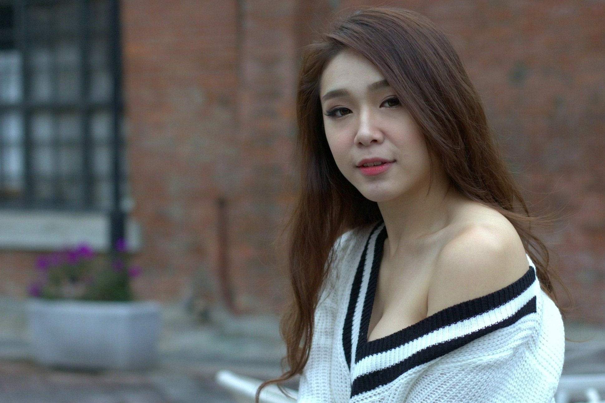 台湾正妹Baby66：温婉针织衫搭配性感黑丝，户外阶梯下的潮流街拍写真集[87P]