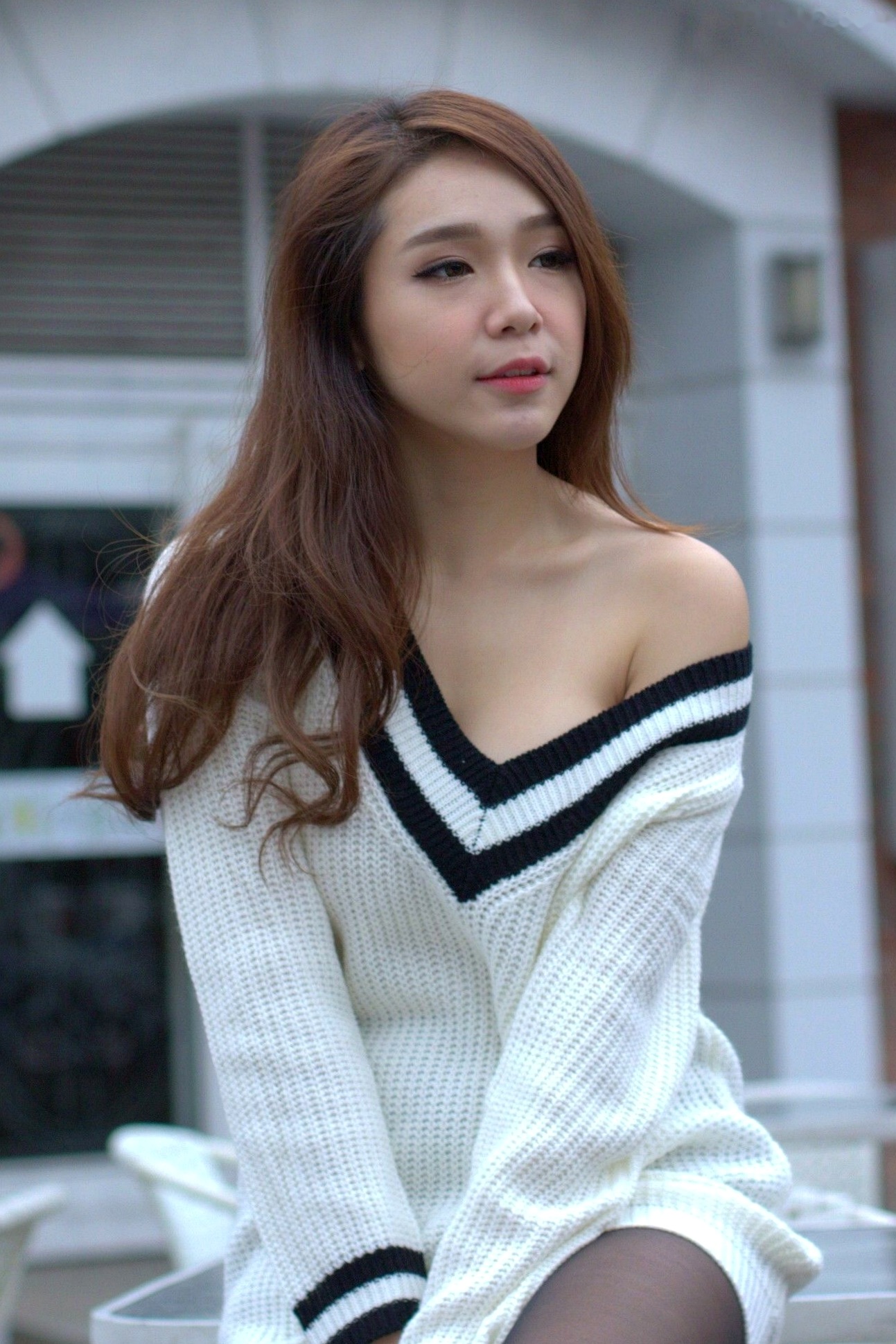 台湾正妹Baby66：温婉针织衫搭配性感黑丝，户外阶梯下的潮流街拍写真集[87P]