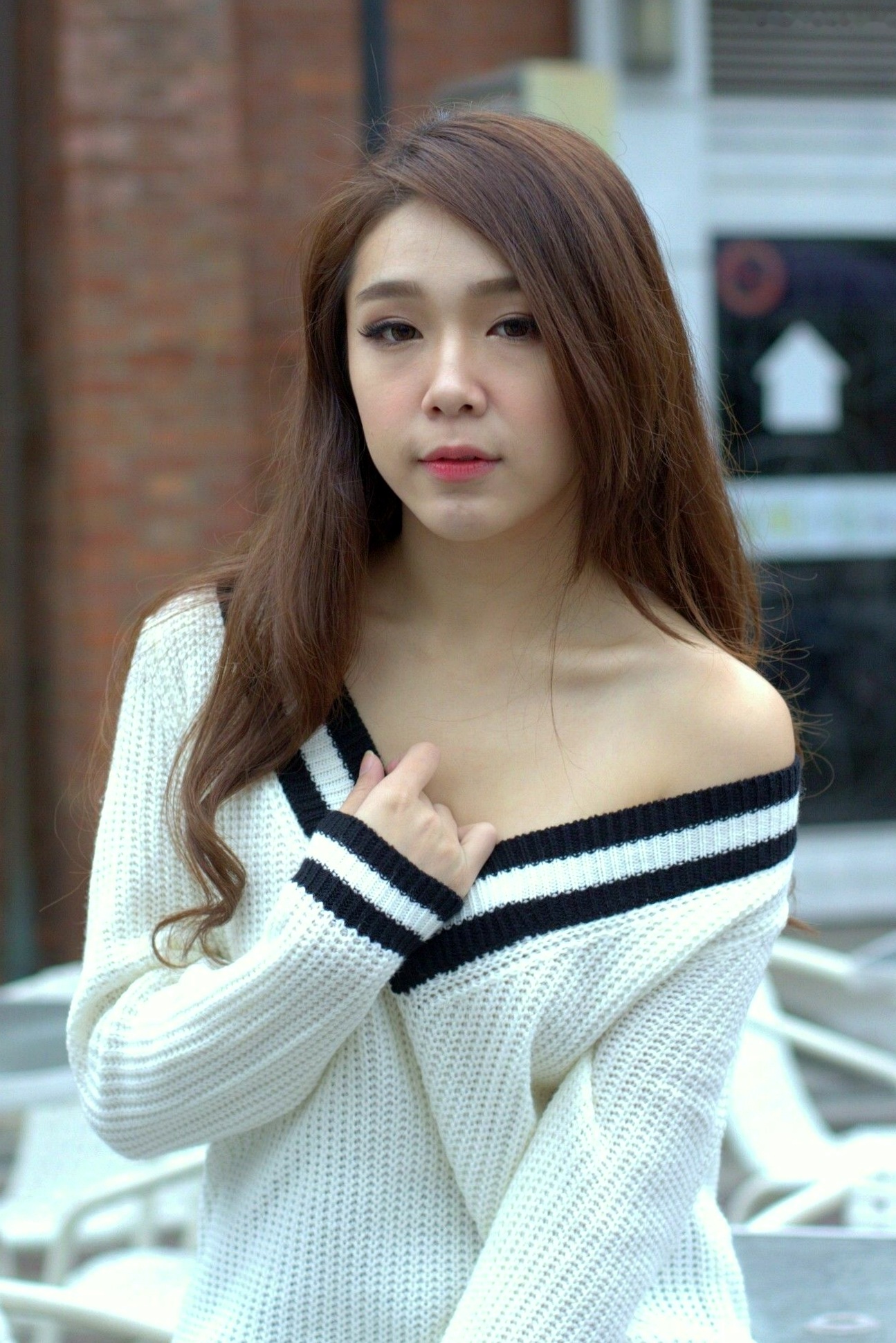 台湾正妹Baby66：温婉针织衫搭配性感黑丝，户外阶梯下的潮流街拍写真集[87P]