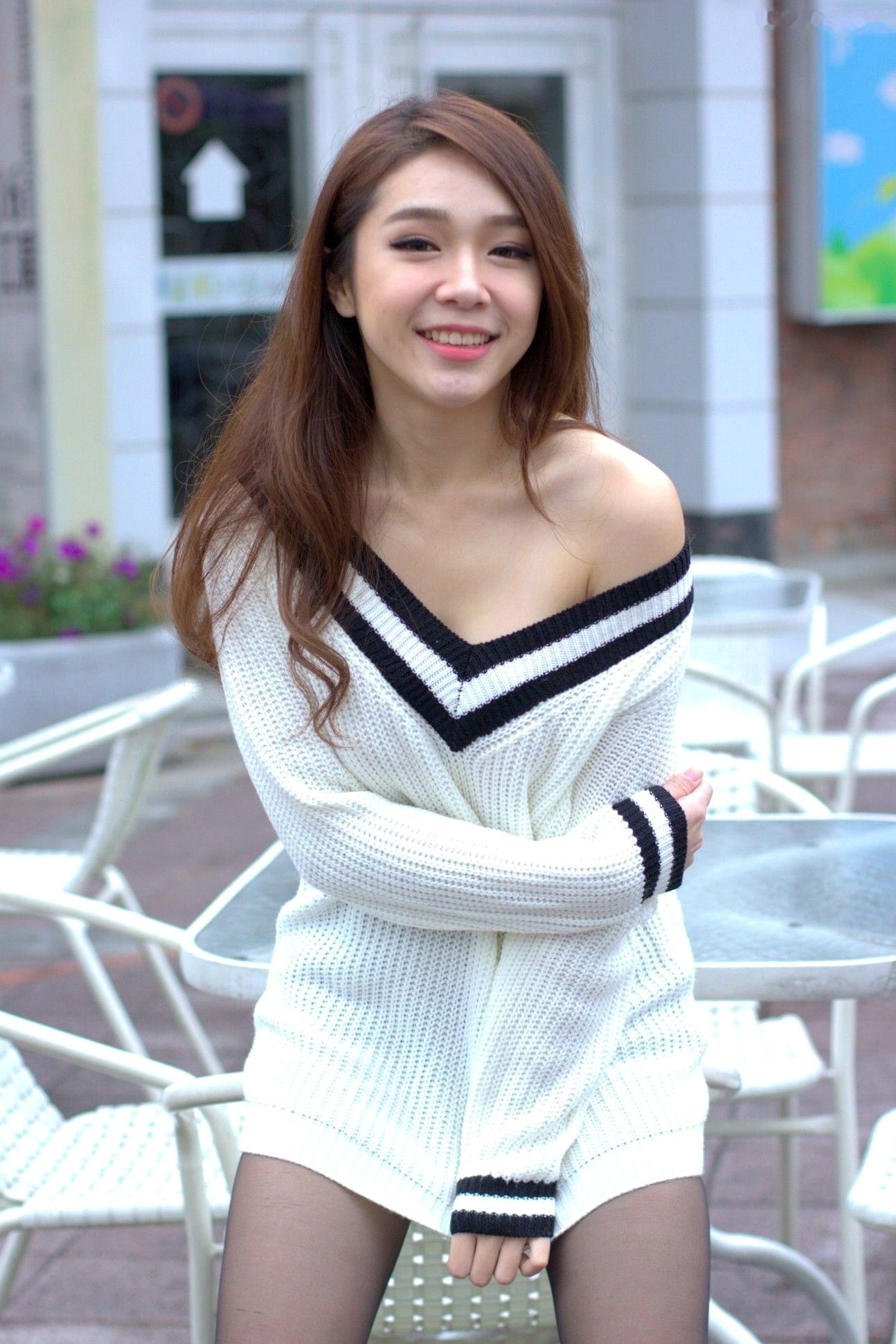 台湾正妹Baby66：温婉针织衫搭配性感黑丝，户外阶梯下的潮流街拍写真集[87P]