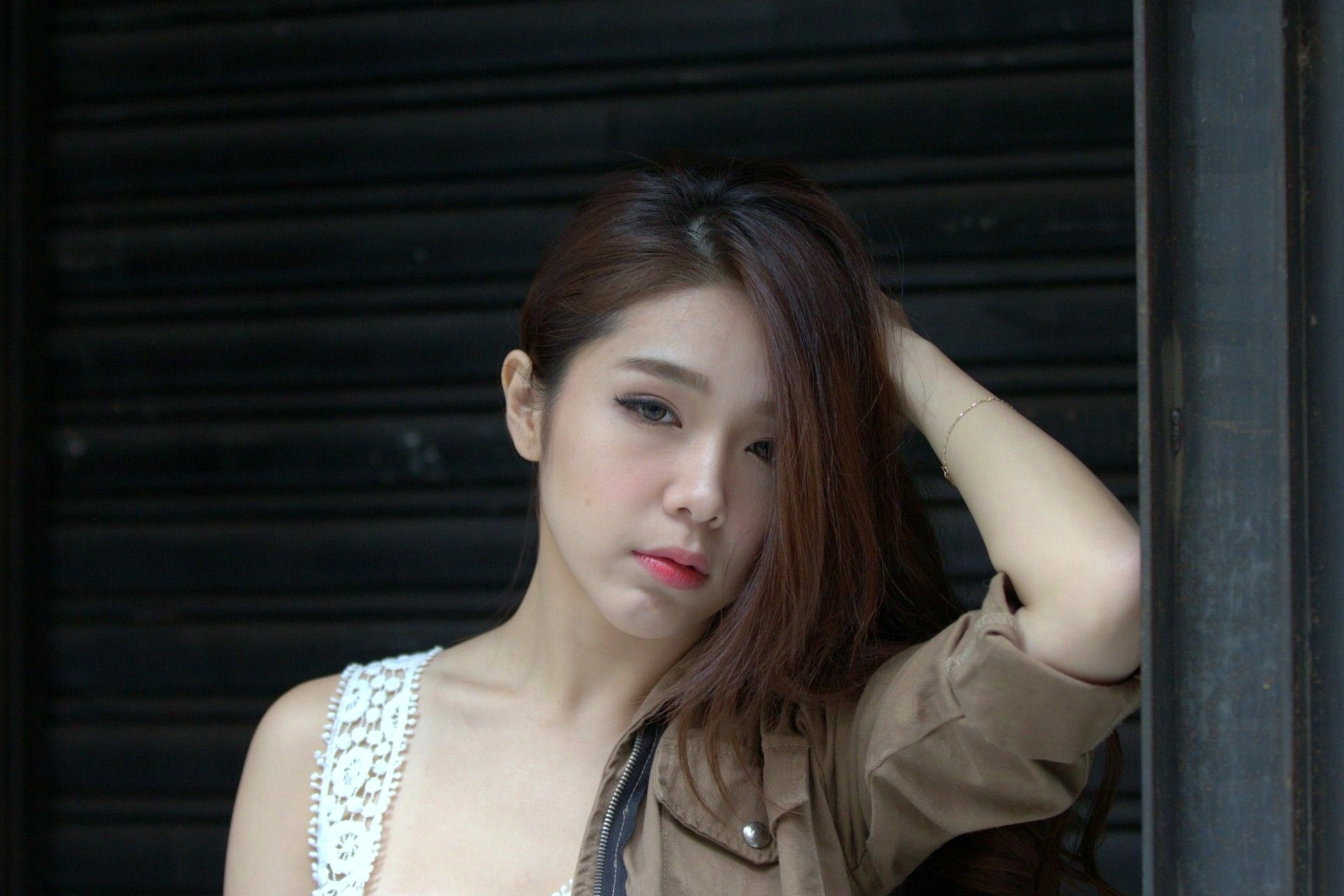 台湾正妹Baby66：温婉针织衫搭配性感黑丝，户外阶梯下的潮流街拍写真集[87P]
