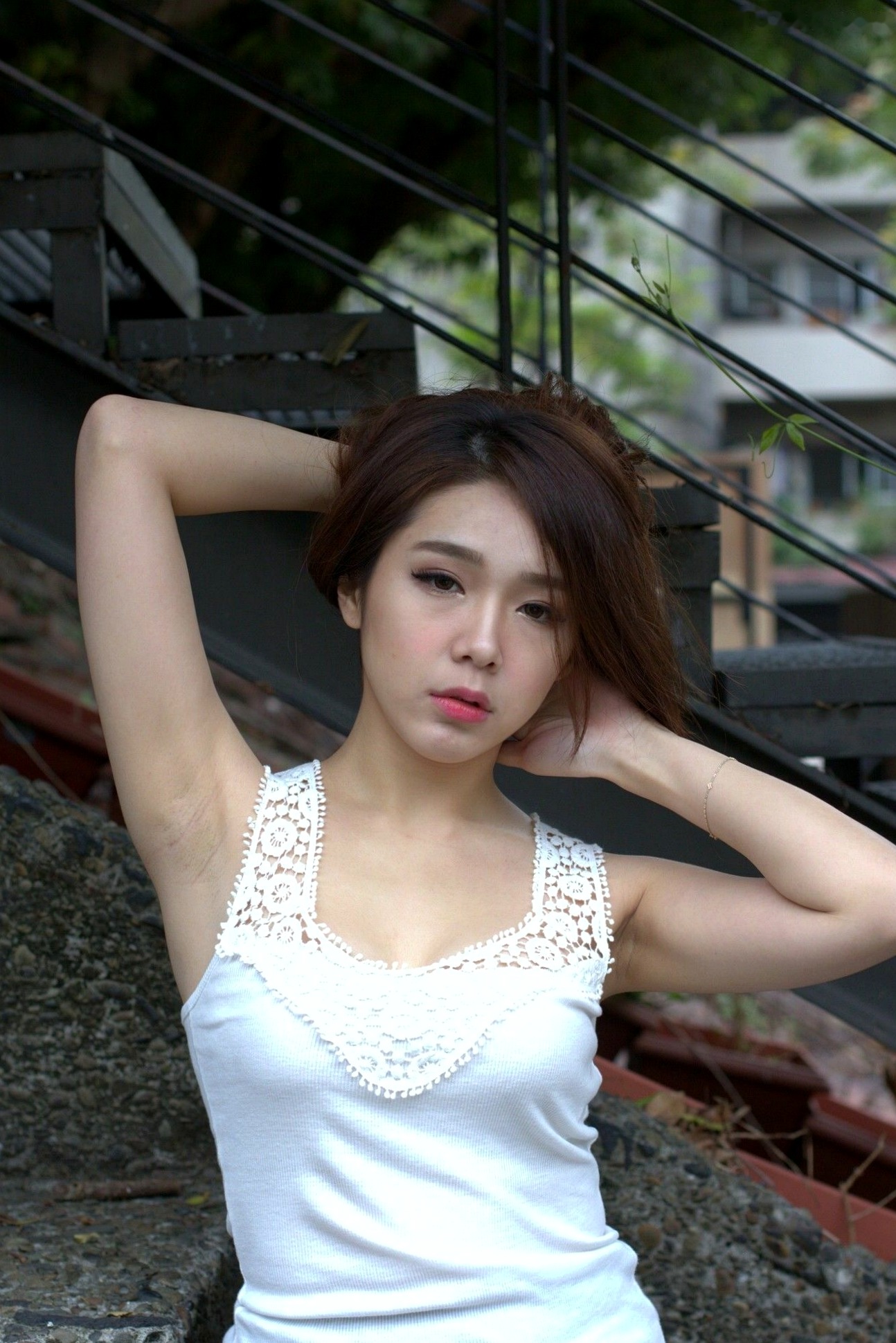 台湾正妹Baby66：温婉针织衫搭配性感黑丝，户外阶梯下的潮流街拍写真集[87P]