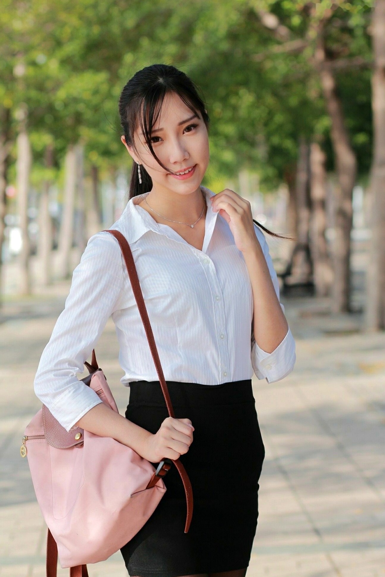 Gallery - 台湾正妹猪比，清新户外写真，运动风与制服黑丝演绎迷人气质，精选美图集台湾清新街拍气质黑丝 女神私房照_秀色女神 - image 1