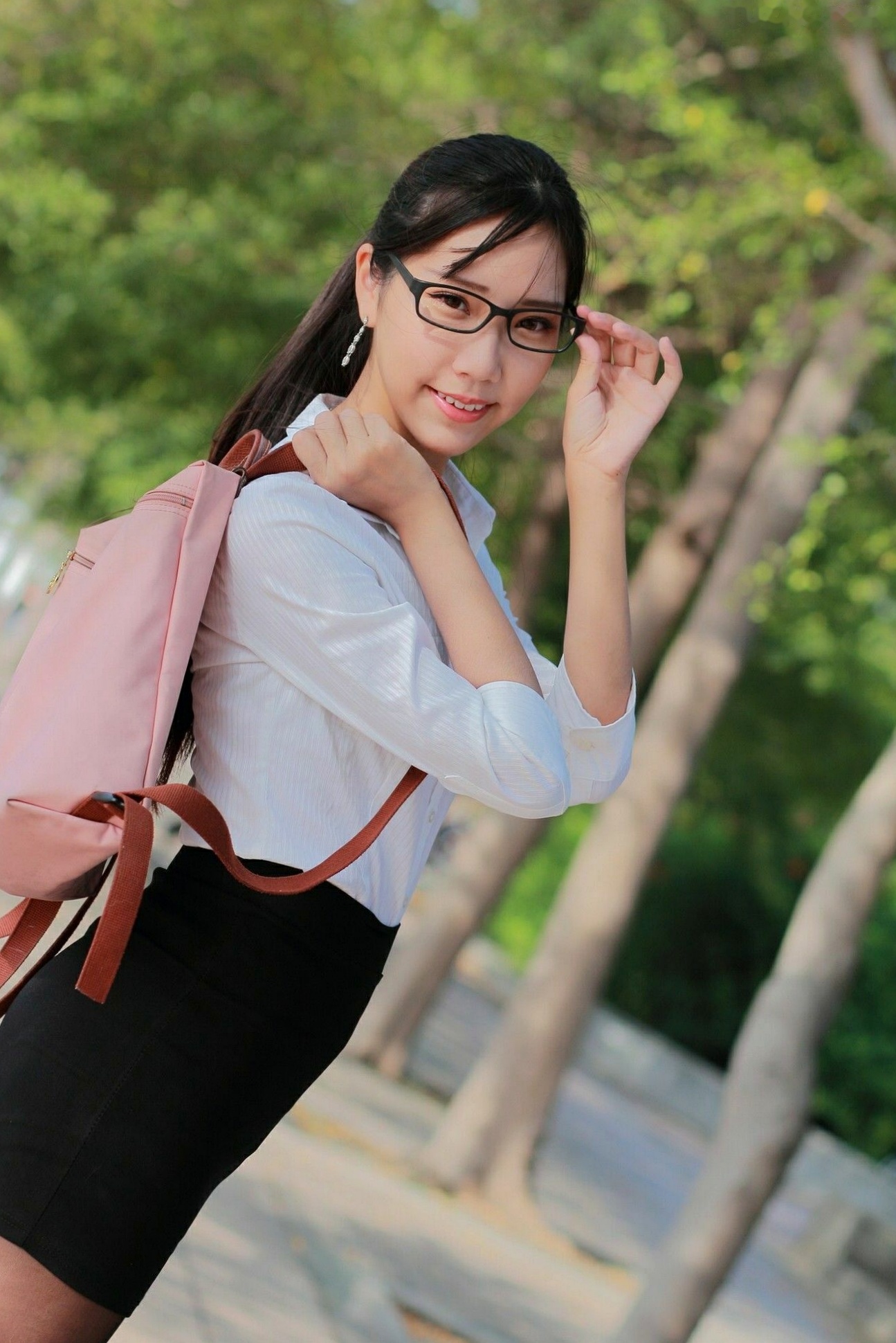 Gallery - 台湾正妹猪比，清新户外写真，运动风与制服黑丝演绎迷人气质，精选美图集台湾清新街拍气质黑丝 女神私房照_秀色女神 - image 5
