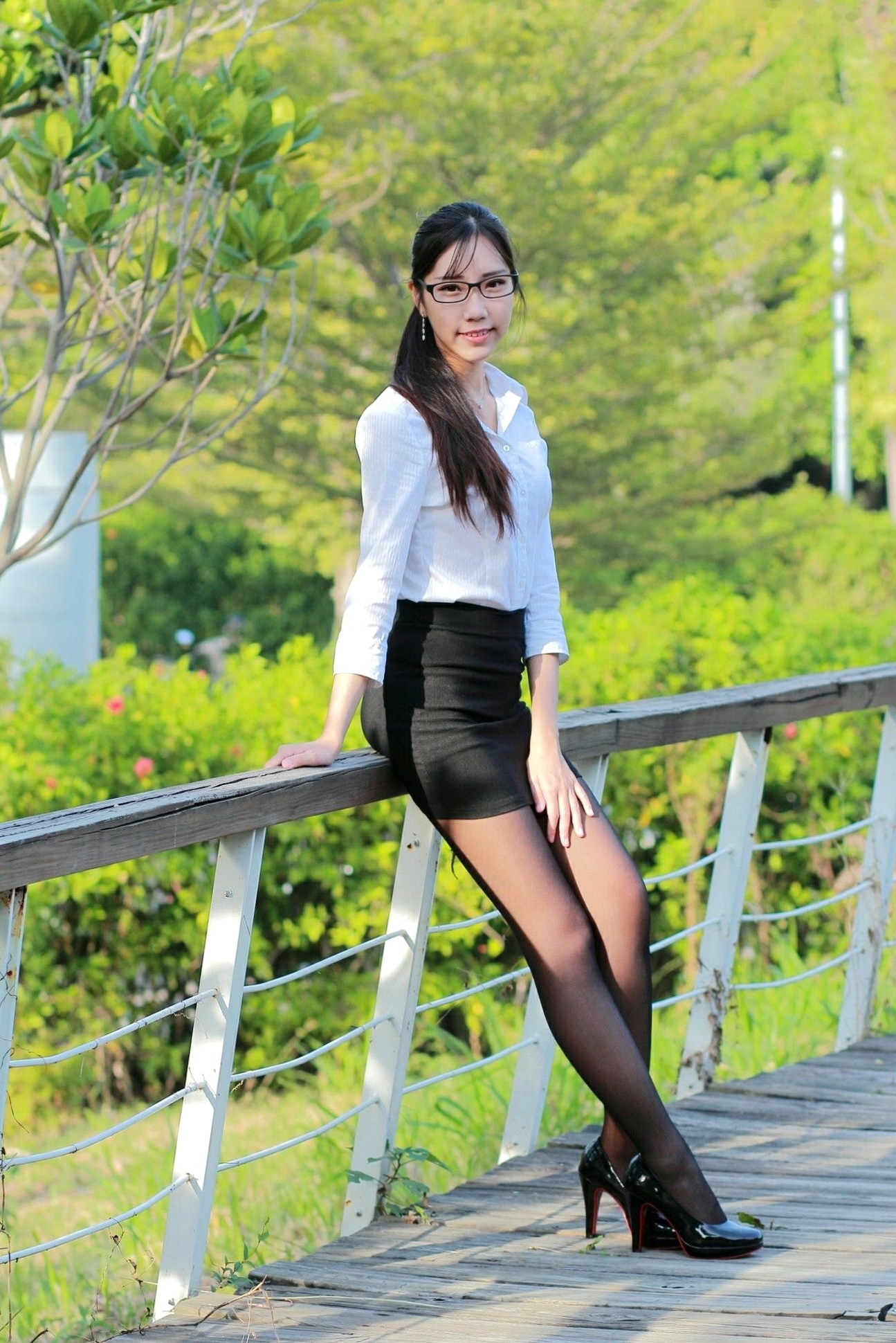 Gallery - 台湾正妹猪比，清新户外写真，运动风与制服黑丝演绎迷人气质，精选美图集台湾清新街拍气质黑丝 女神私房照_秀色女神 - image 15