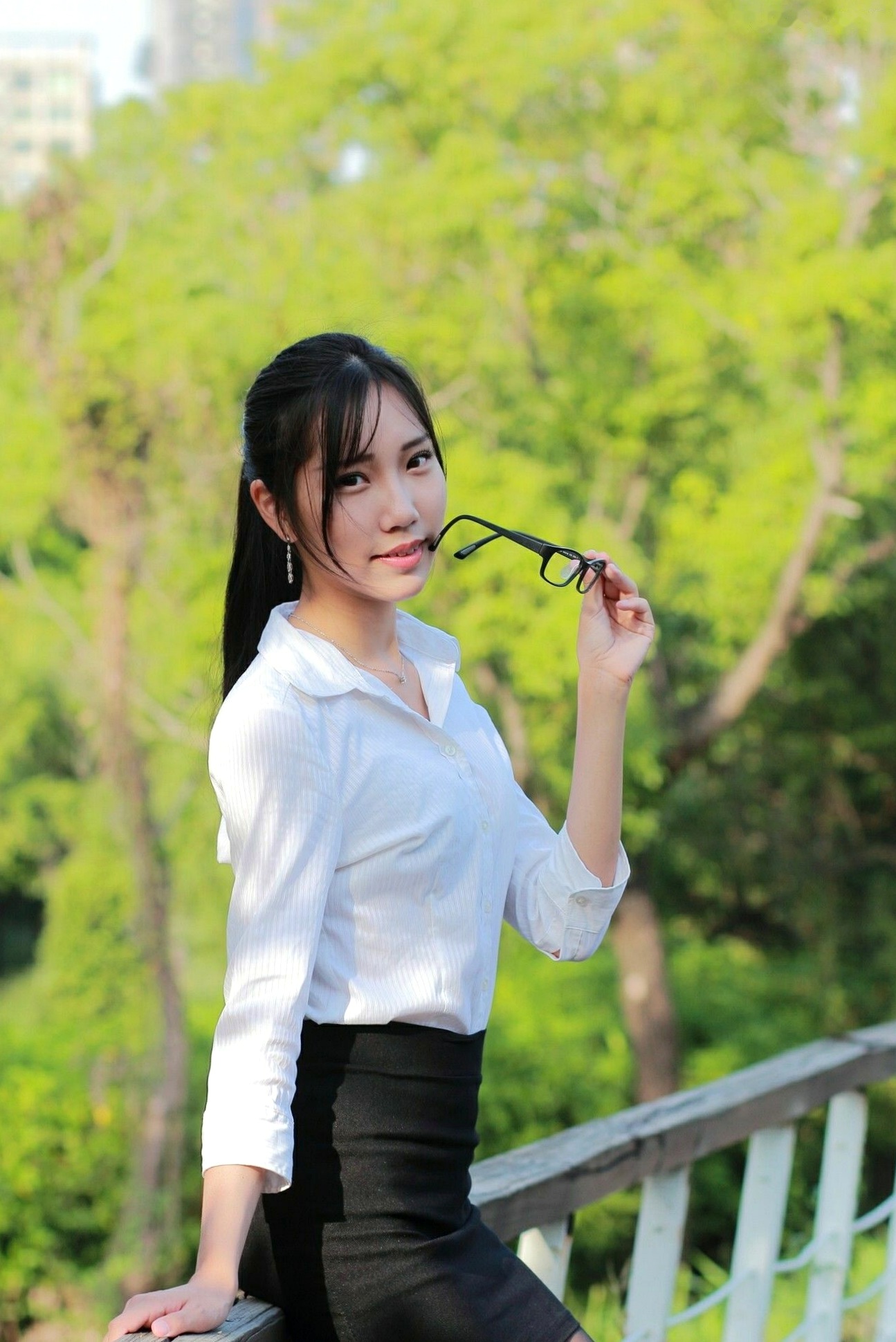 Gallery - 台湾正妹猪比，清新户外写真，运动风与制服黑丝演绎迷人气质，精选美图集台湾清新街拍气质黑丝 女神私房照_秀色女神 - image 16