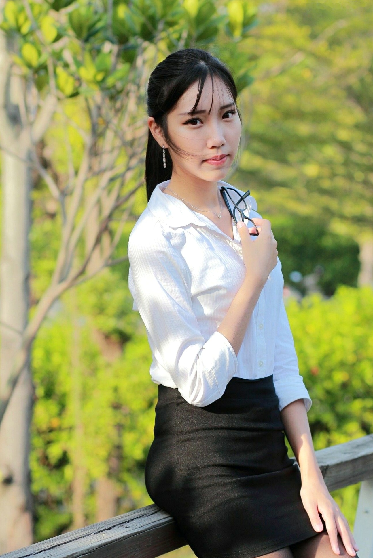 Gallery - 台湾正妹猪比，清新户外写真，运动风与制服黑丝演绎迷人气质，精选美图集台湾清新街拍气质黑丝 女神私房照_秀色女神 - image 17
