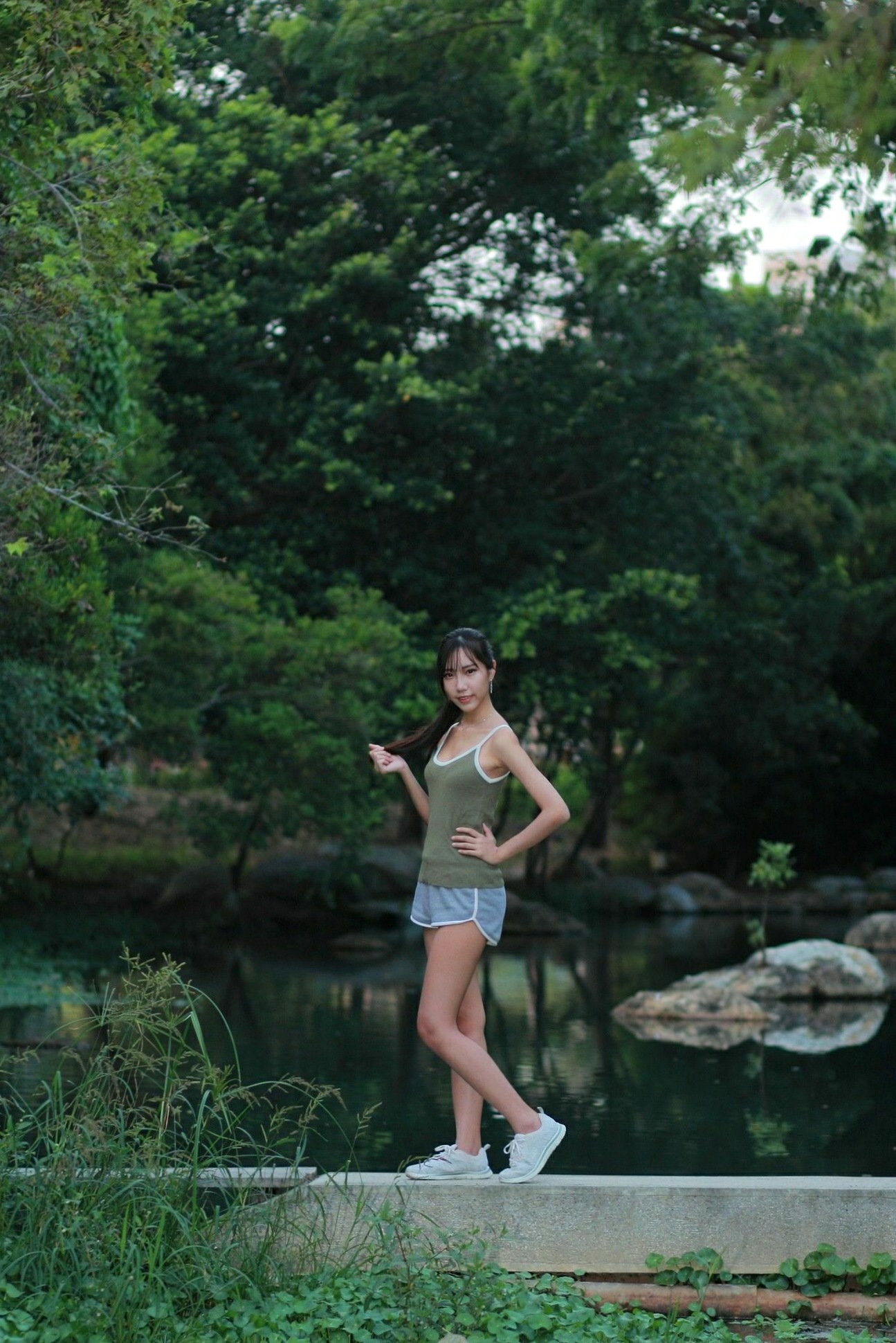 Gallery - 台湾正妹猪比，清新户外写真，运动风与制服黑丝演绎迷人气质，精选美图集台湾清新街拍气质黑丝 女神私房照_秀色女神 - image 29