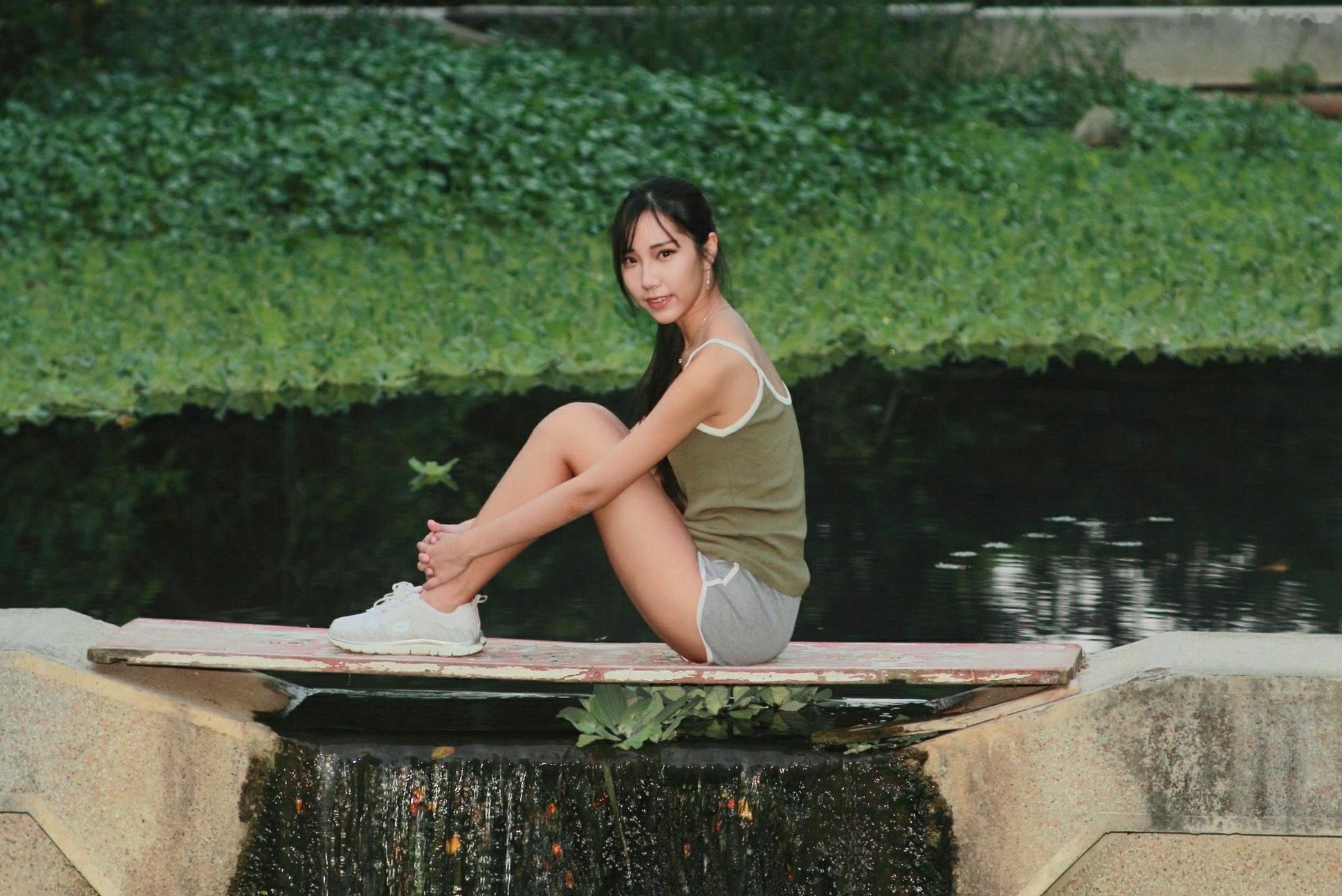 Gallery - 台湾正妹猪比，清新户外写真，运动风与制服黑丝演绎迷人气质，精选美图集台湾清新街拍气质黑丝 女神私房照_秀色女神 - image 30