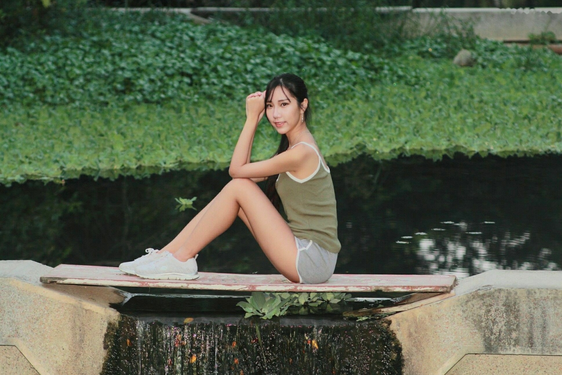 Gallery - 台湾正妹猪比，清新户外写真，运动风与制服黑丝演绎迷人气质，精选美图集台湾清新街拍气质黑丝 女神私房照_秀色女神 - image 31