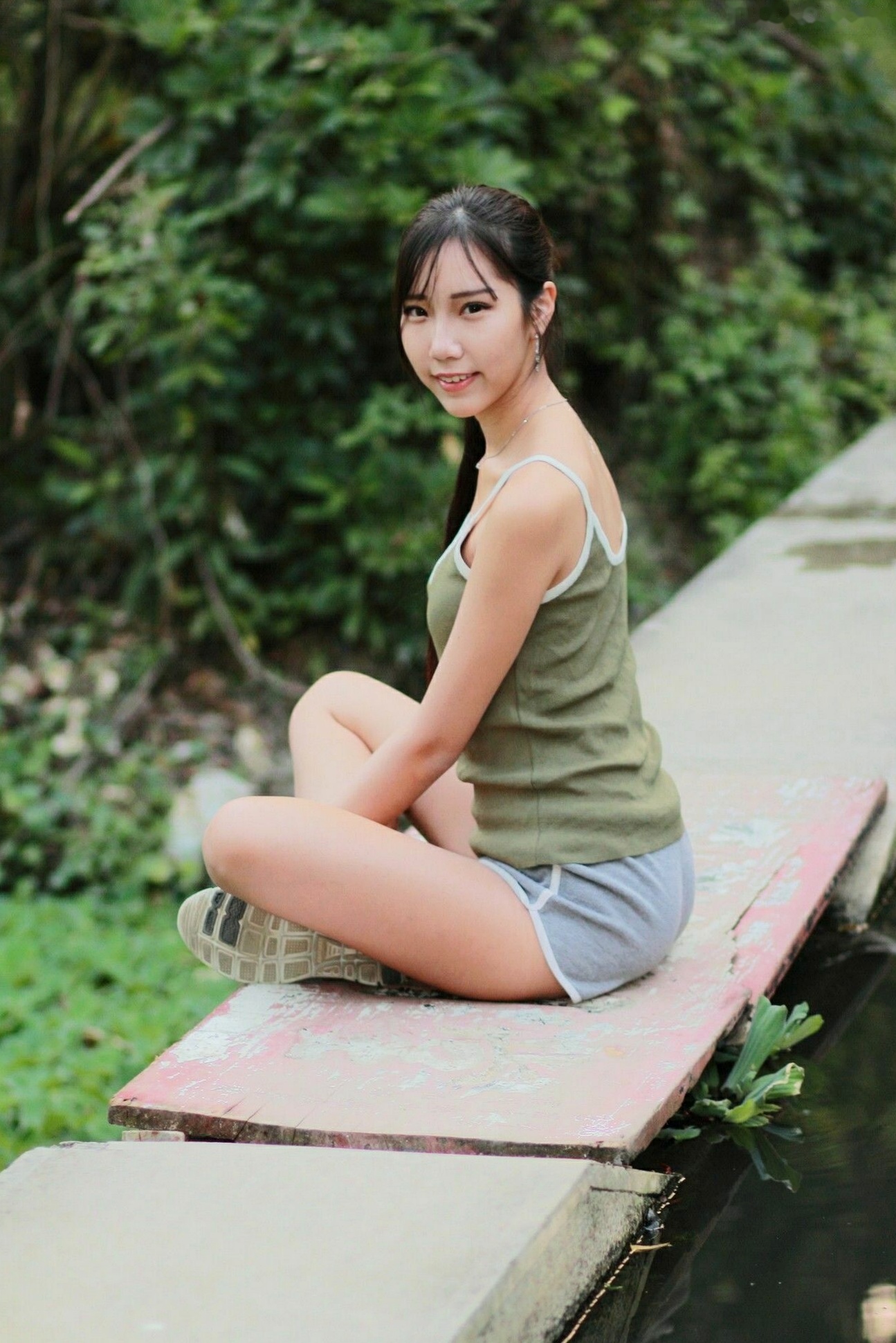 Gallery - 台湾正妹猪比，清新户外写真，运动风与制服黑丝演绎迷人气质，精选美图集台湾清新街拍气质黑丝 女神私房照_秀色女神 - image 32