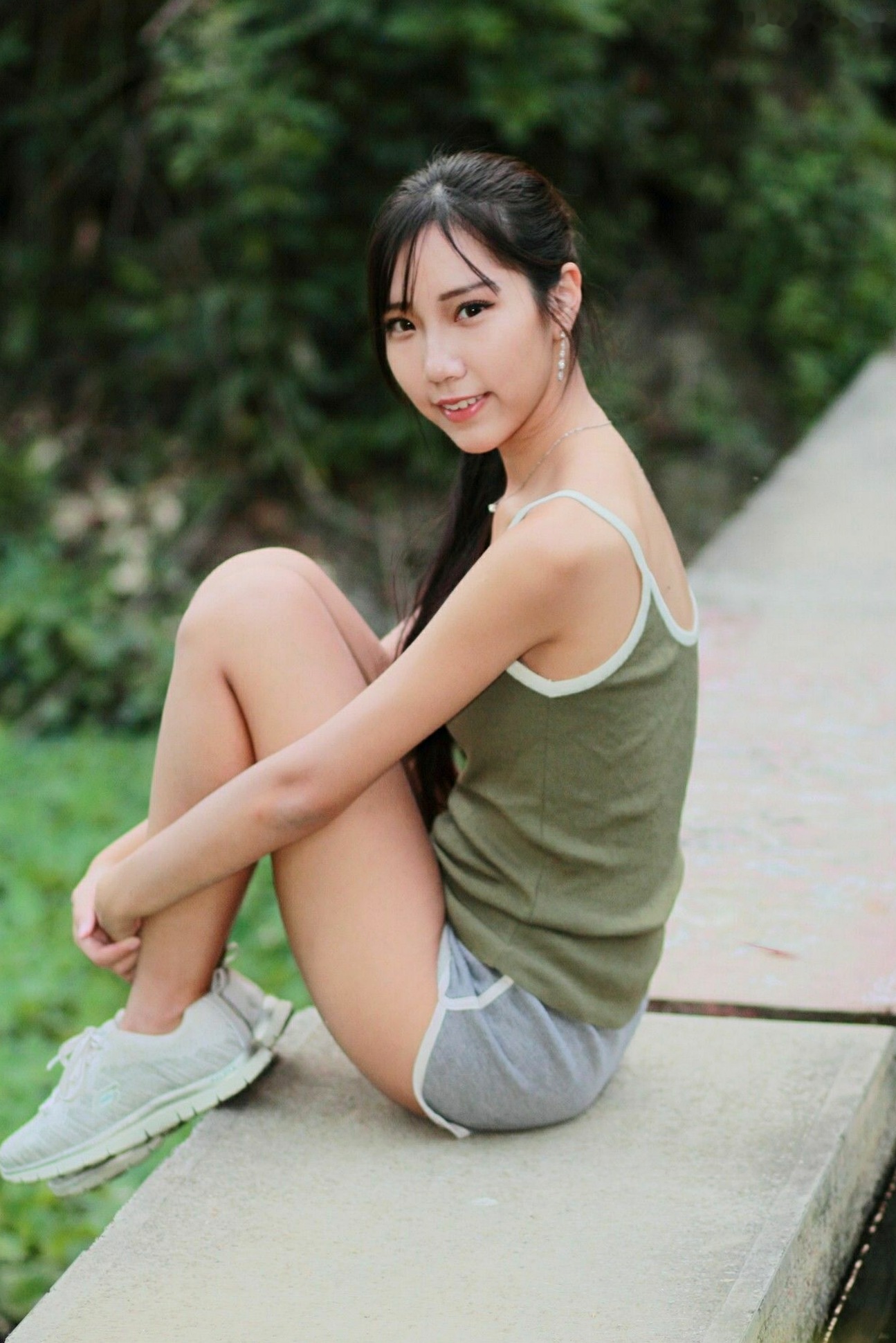 Gallery - 台湾正妹猪比，清新户外写真，运动风与制服黑丝演绎迷人气质，精选美图集台湾清新街拍气质黑丝 女神私房照_秀色女神 - image 34