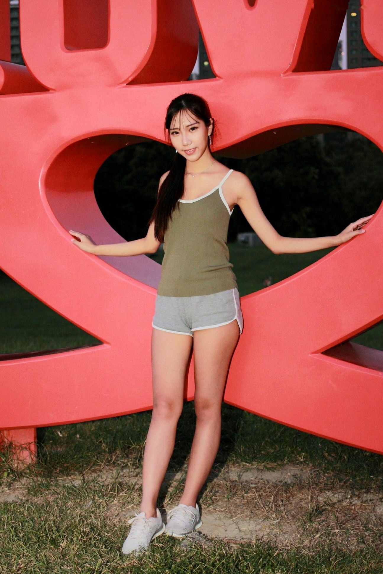 Gallery - 台湾正妹猪比，清新户外写真，运动风与制服黑丝演绎迷人气质，精选美图集台湾清新街拍气质黑丝 女神私房照_秀色女神 - image 35