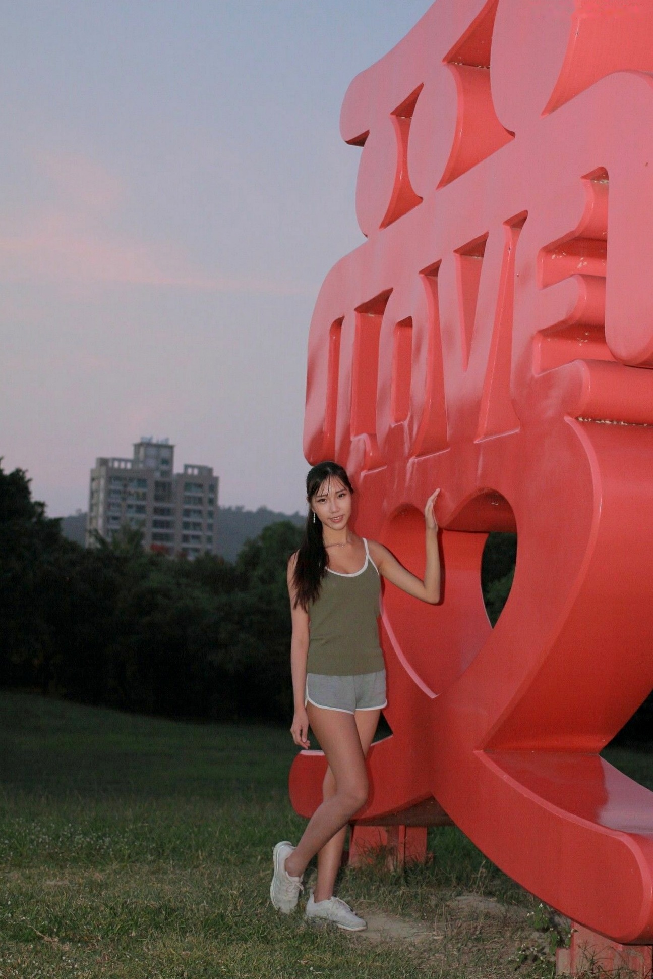 Gallery - 台湾正妹猪比，清新户外写真，运动风与制服黑丝演绎迷人气质，精选美图集台湾清新街拍气质黑丝 女神私房照_秀色女神 - image 36