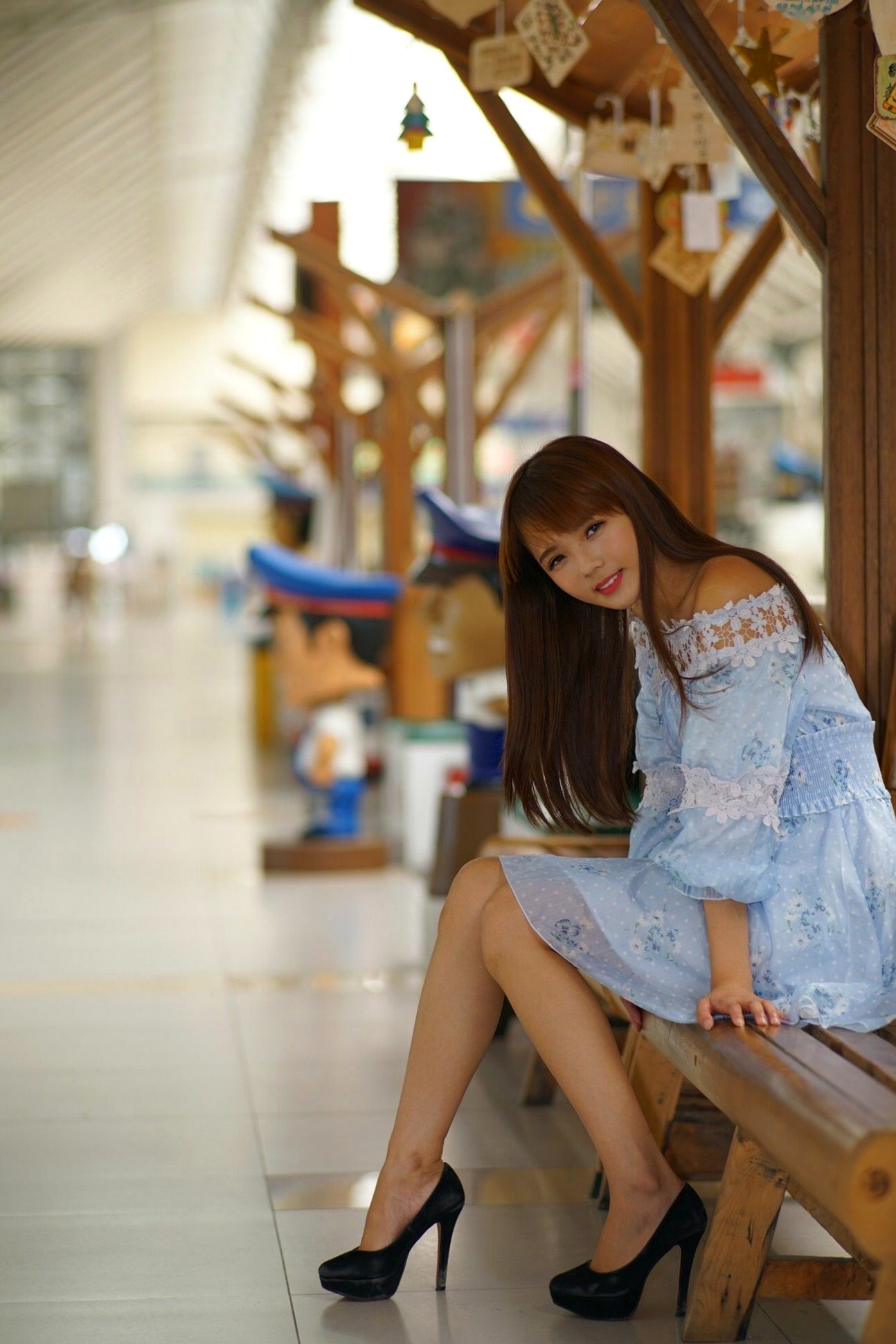 Gallery - 台湾正妹苏郁媛乌日高铁站清新街拍，浅蓝碎花连衣裙甜美修身写真台湾街拍美腿气质清新 女神私房照_秀色女神 - image 5