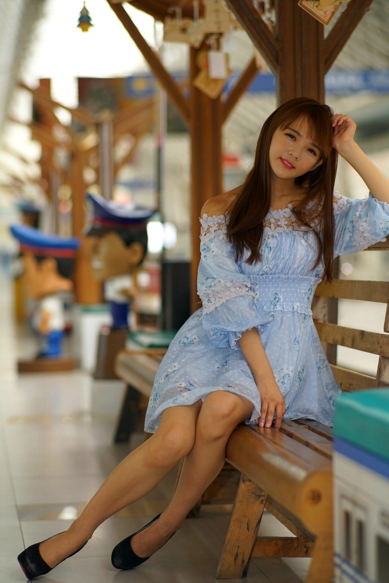 Gallery - 台湾正妹苏郁媛乌日高铁站清新街拍，浅蓝碎花连衣裙甜美修身写真台湾街拍美腿气质清新 女神私房照_秀色女神 - image 10