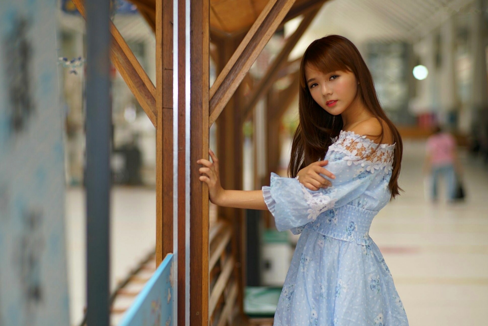 Gallery - 台湾正妹苏郁媛乌日高铁站清新街拍，浅蓝碎花连衣裙甜美修身写真台湾街拍美腿气质清新 女神私房照_秀色女神 - image 26