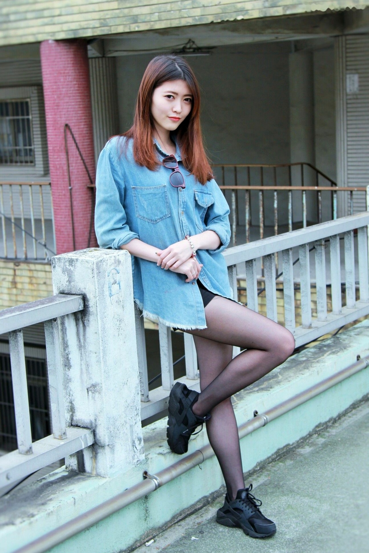 Gallery - 台湾正妹 Brindy薛薛街拍写真，机车酷感造型，纤细美腿配黑丝诱惑，尽显青春活力气息台湾街拍美腿黑丝女神 女神私房照_秀色女神 - image 25