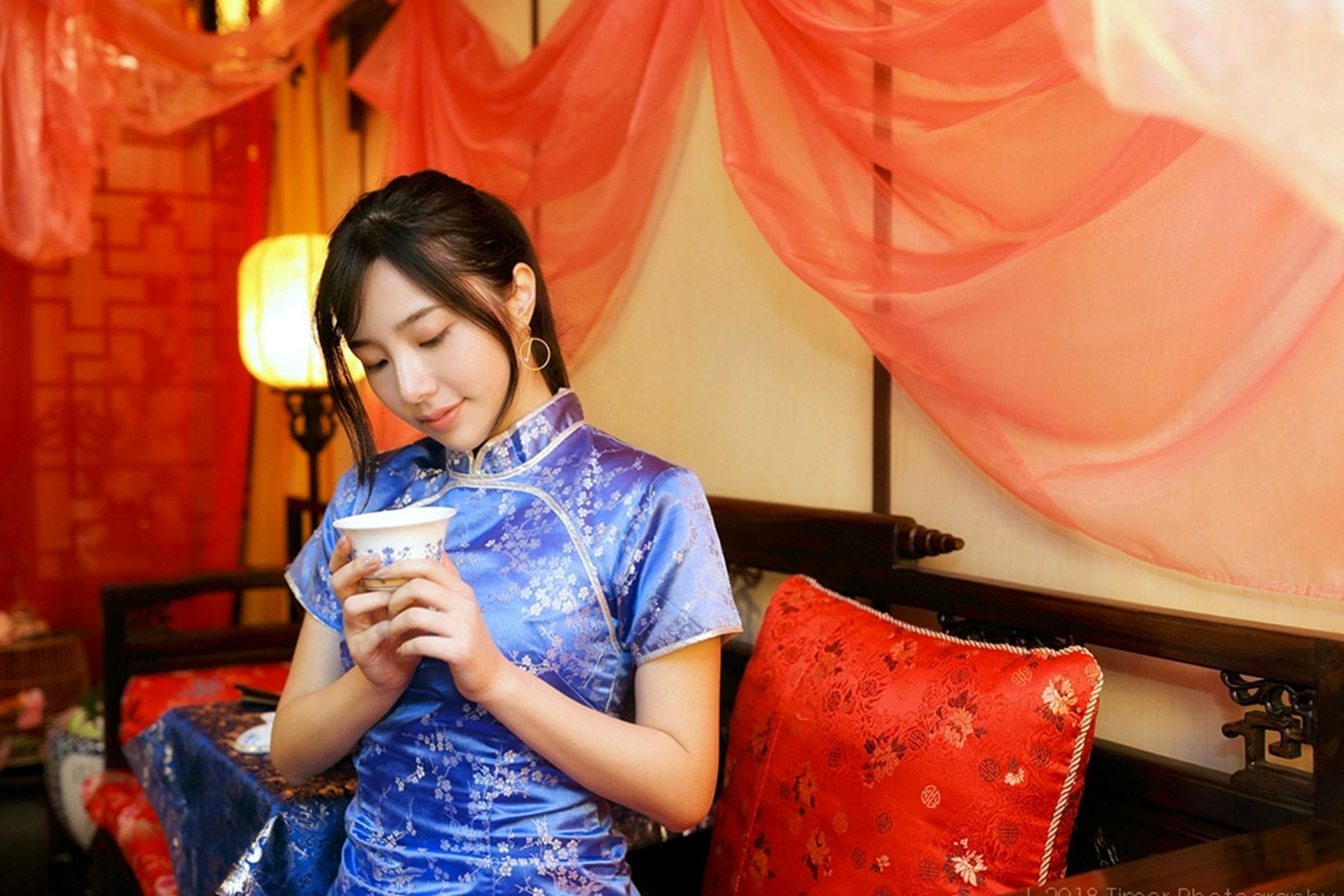 Gallery - 台湾正妹Zora陈思颖古典旗袍写真，新春主题棚拍优雅茶艺与古风书韵，尽显温婉动人魅力台湾气质旗袍清新 女神私房照_秀色女神 - image 13