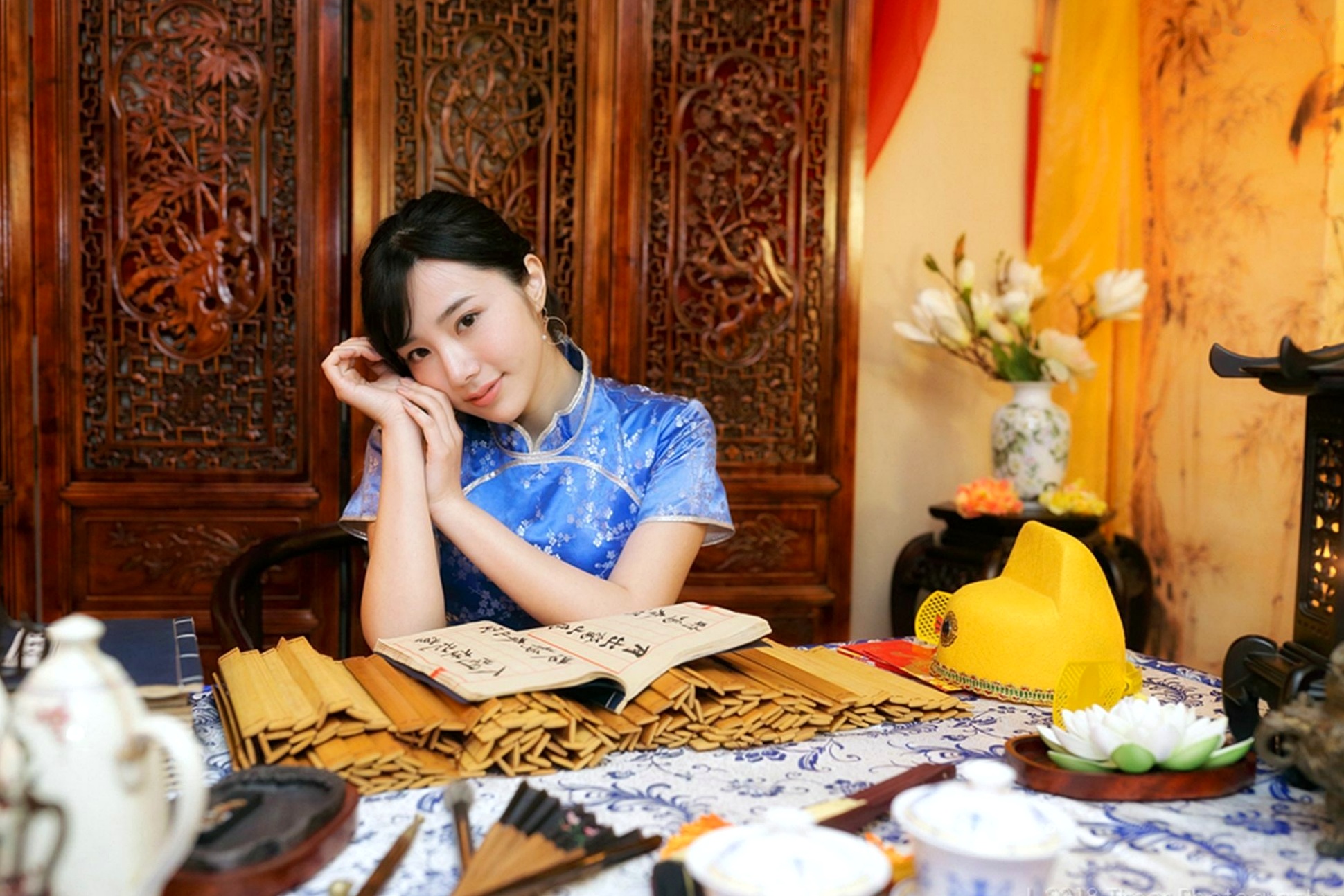 Gallery - 台湾正妹Zora陈思颖古典旗袍写真，新春主题棚拍优雅茶艺与古风书韵，尽显温婉动人魅力台湾气质旗袍清新 女神私房照_秀色女神 - image 51