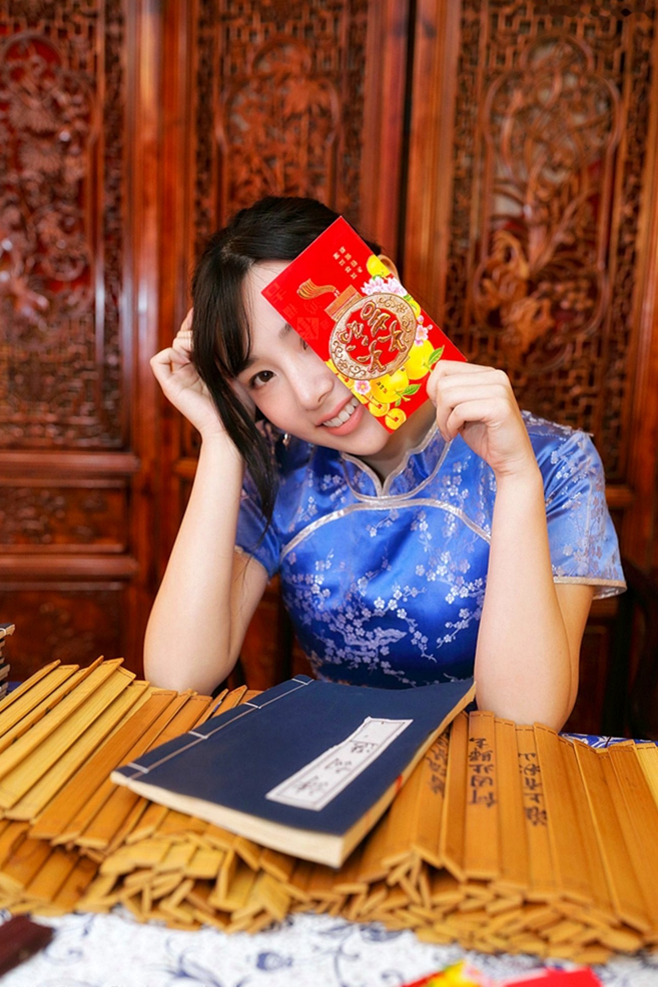 Gallery - 台湾正妹Zora陈思颖古典旗袍写真，新春主题棚拍优雅茶艺与古风书韵，尽显温婉动人魅力台湾气质旗袍清新 女神私房照_秀色女神 - image 55