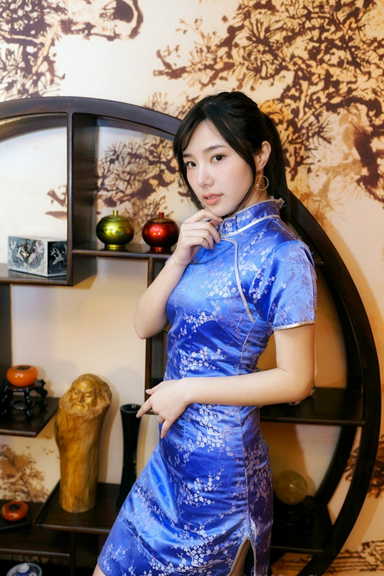 Gallery - 台湾正妹Zora陈思颖古典旗袍写真，新春主题棚拍优雅茶艺与古风书韵，尽显温婉动人魅力台湾气质旗袍清新 女神私房照_秀色女神 - image 92