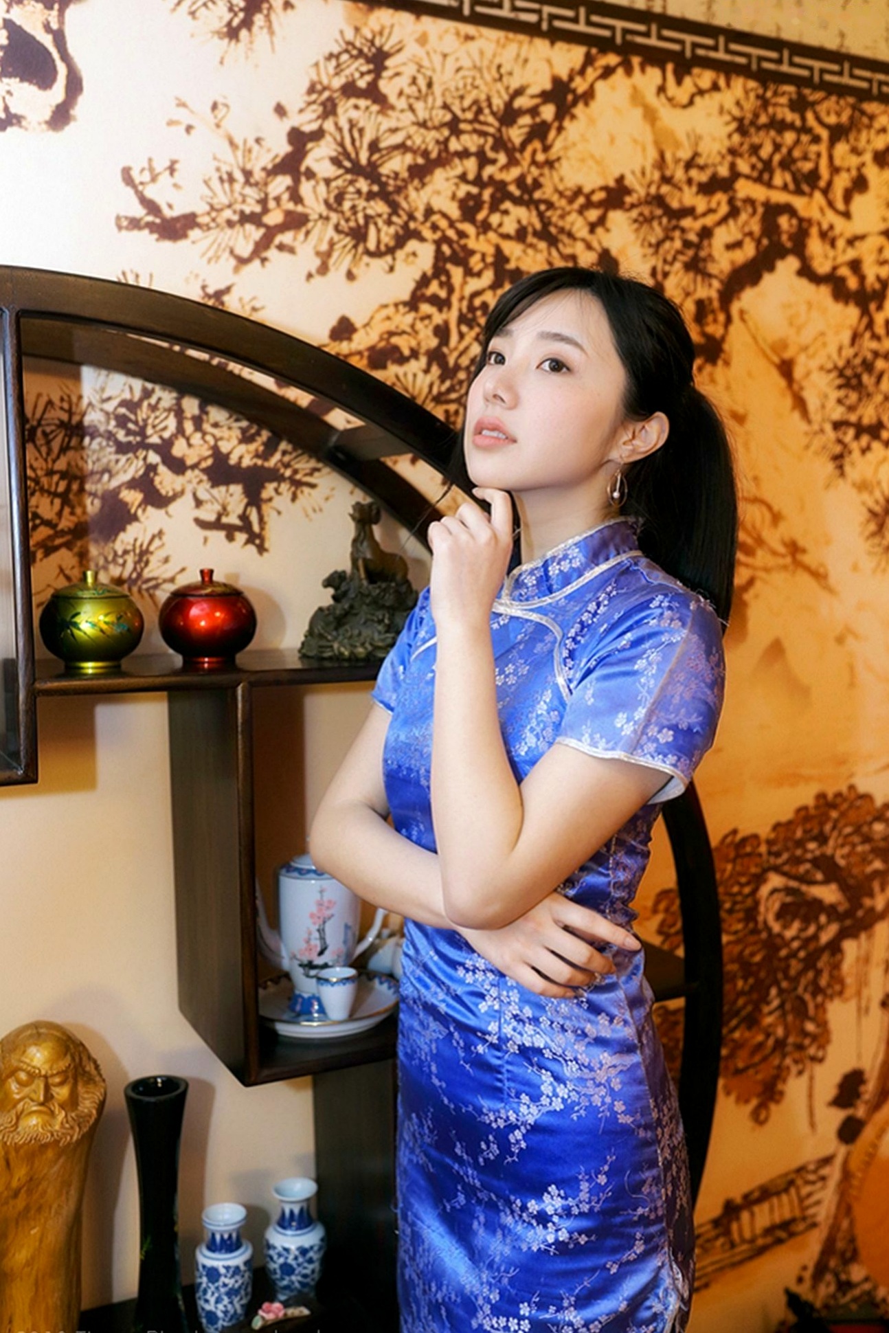 Gallery - 台湾正妹Zora陈思颖古典旗袍写真，新春主题棚拍优雅茶艺与古风书韵，尽显温婉动人魅力台湾气质旗袍清新 女神私房照_秀色女神 - image 96