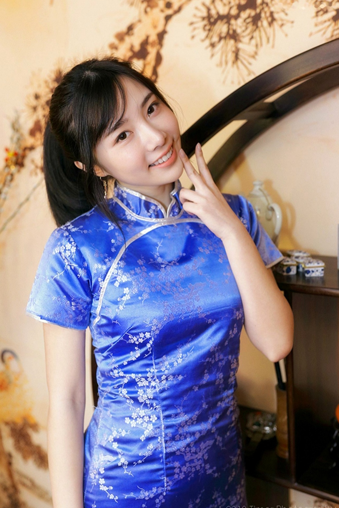 Gallery - 台湾正妹Zora陈思颖古典旗袍写真，新春主题棚拍优雅茶艺与古风书韵，尽显温婉动人魅力台湾气质旗袍清新 女神私房照_秀色女神 - image 100
