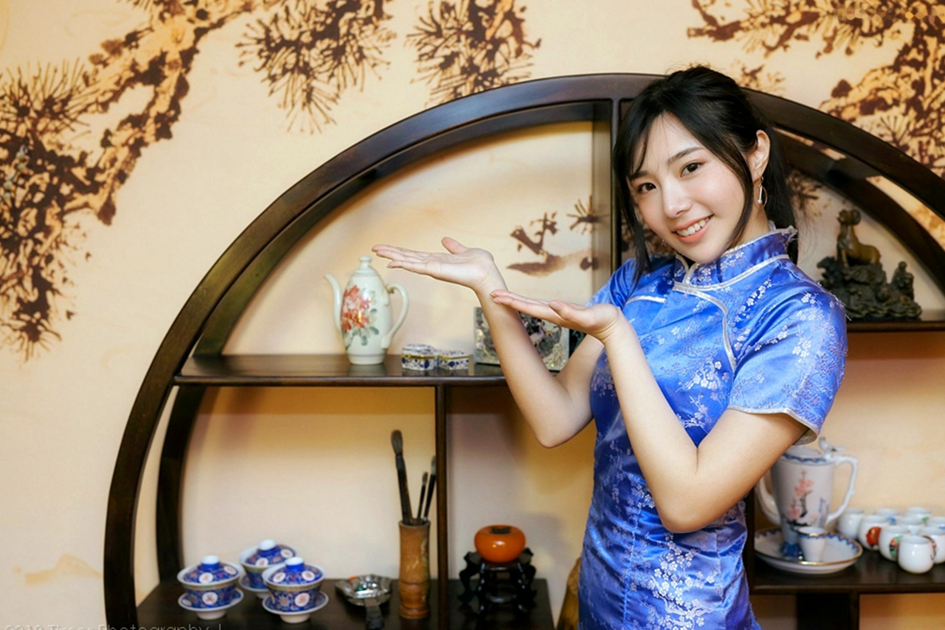 Gallery - 台湾正妹Zora陈思颖古典旗袍写真，新春主题棚拍优雅茶艺与古风书韵，尽显温婉动人魅力台湾气质旗袍清新 女神私房照_秀色女神 - image 105