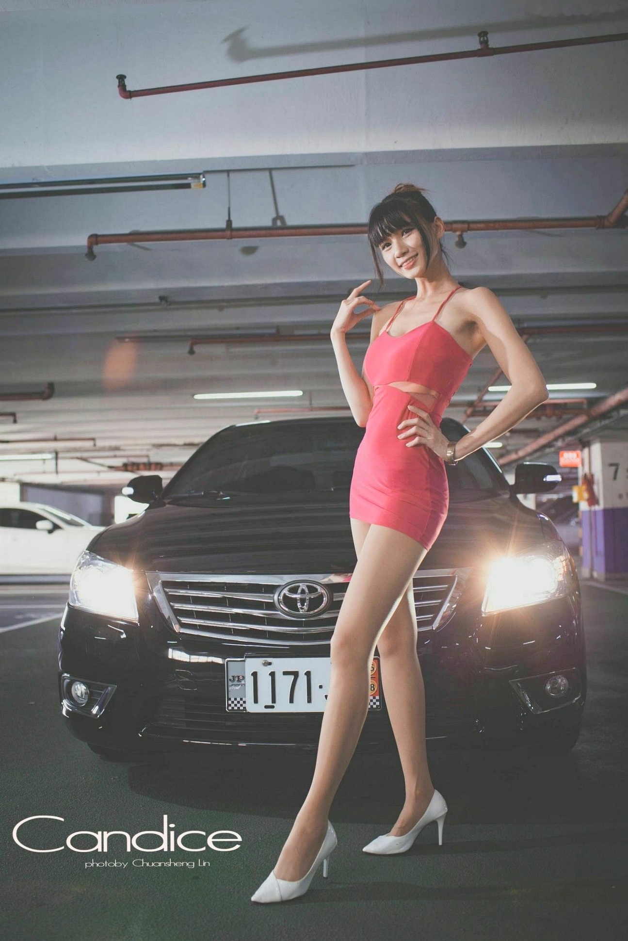 Gallery - 台湾正妹蔡译心Candice车内与户外赛车旗拍摄，职场风黑丝美腿极致诱惑，御姐气质写真台湾美腿黑丝性感诱惑 女神私房照_秀色女神 - image 2